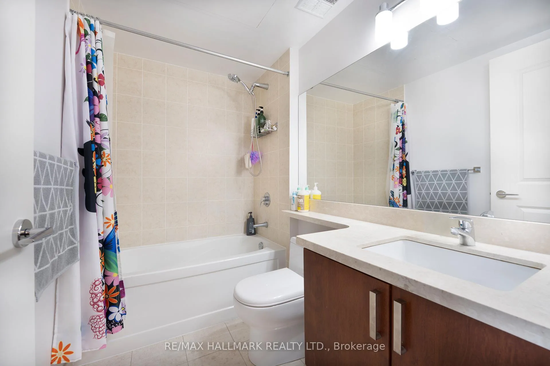 Photo 11 of Unit 803, 131 Upper Duke Crescent, Markham, Unionville — HOMEH