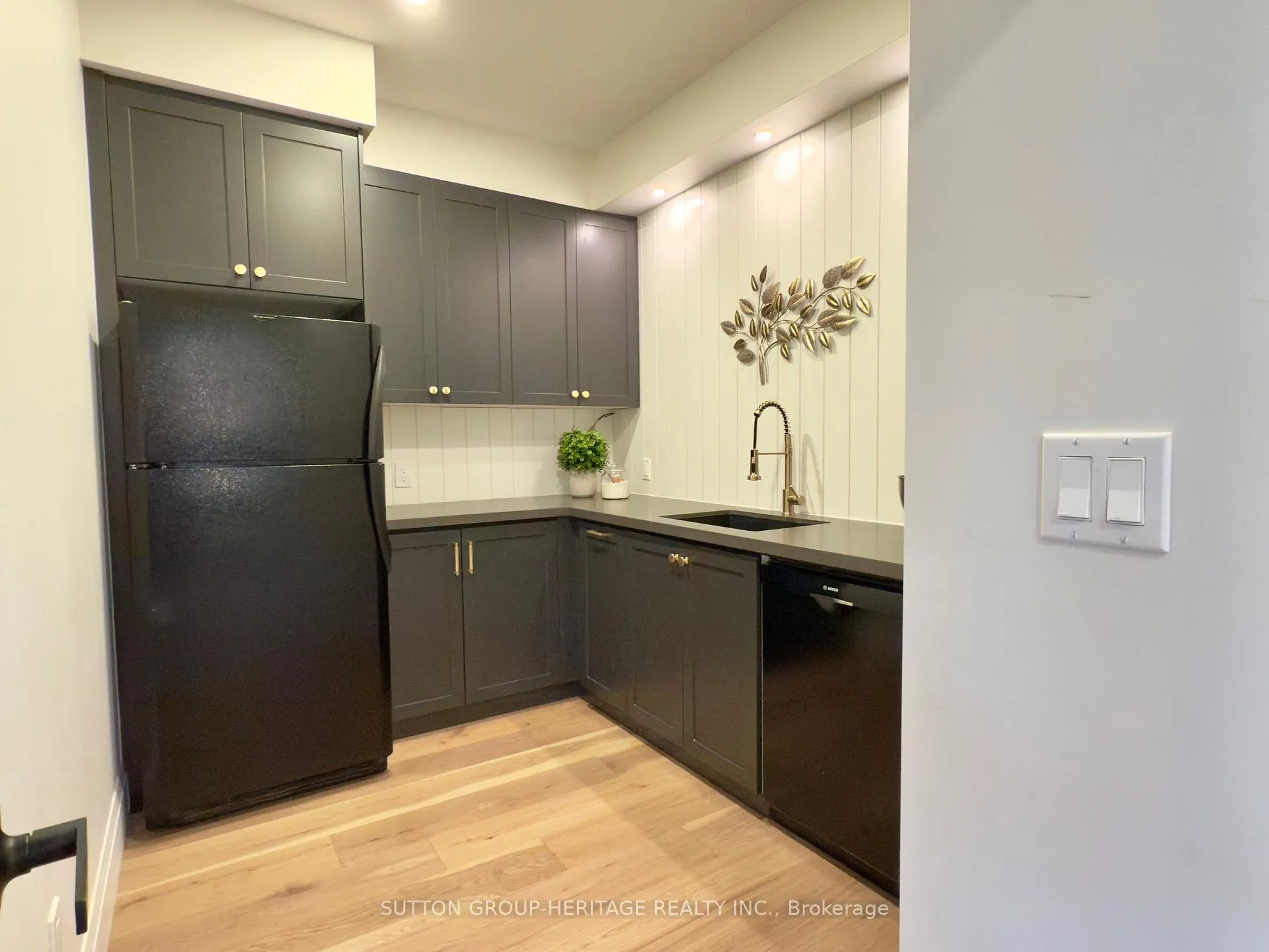Photo 10 of 16 Coulcliff Boulevard, Scugog, Port Perry — HOMEH