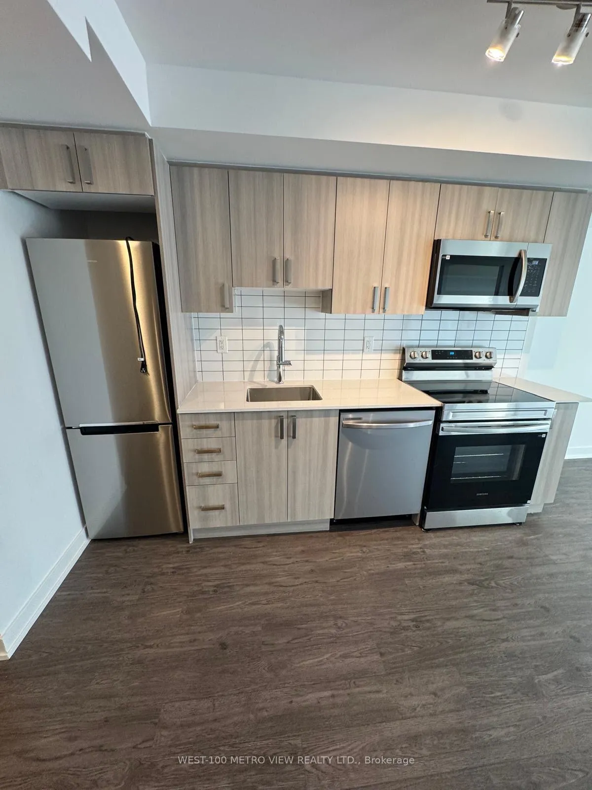 Photo 3 of Unit 610, 1010 Sandy Beach Road, Pickering, Bay Ridges — HOMEH