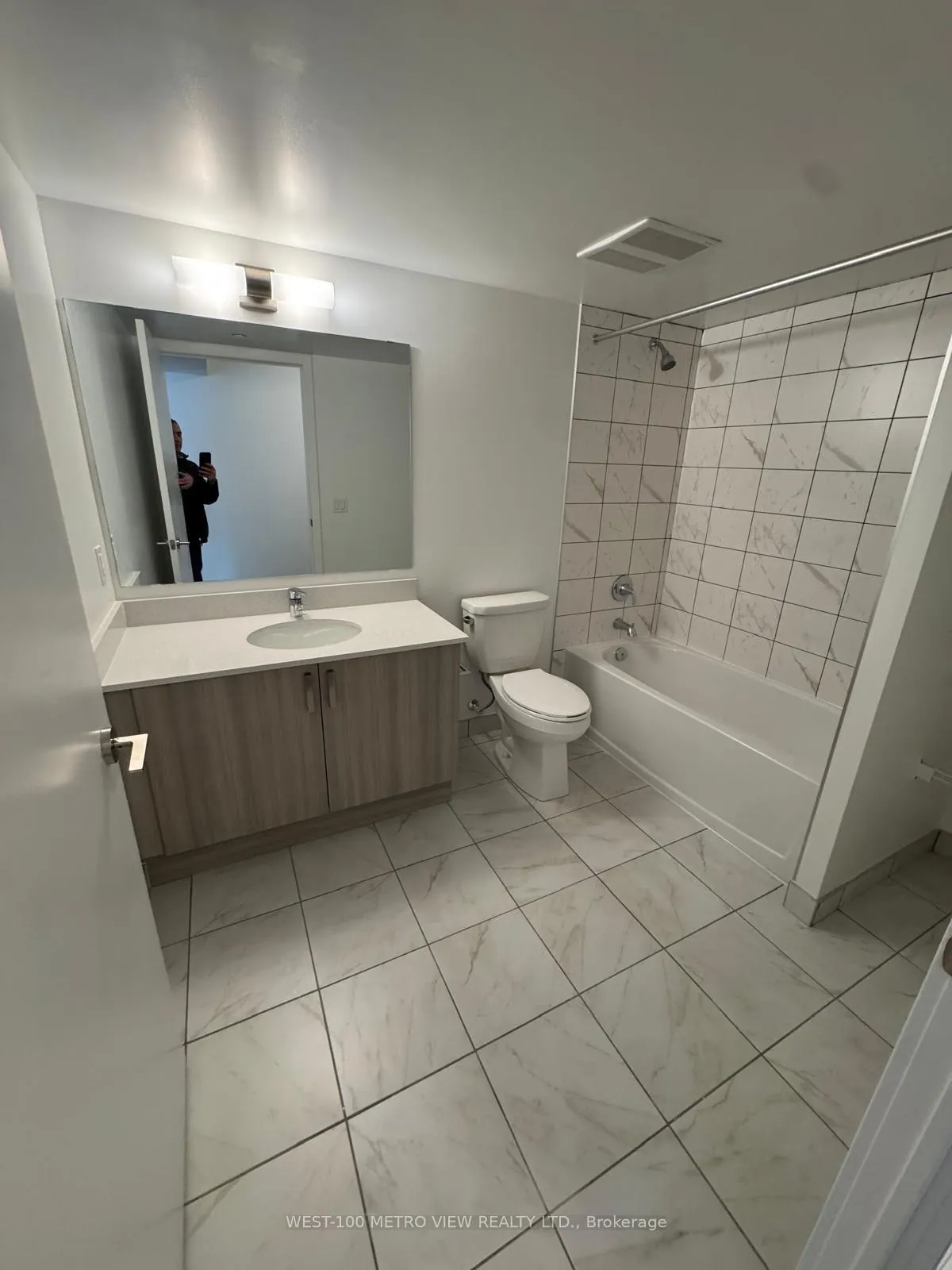 Photo 8 of Unit 610, 1010 Sandy Beach Road, Pickering, Bay Ridges — HOMEH