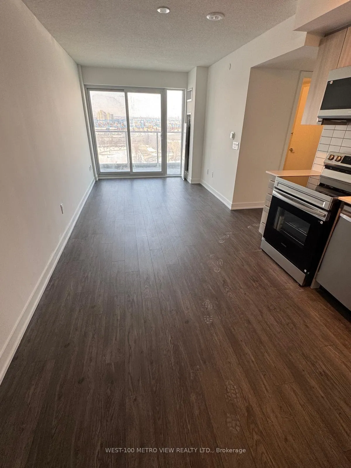 Photo 2 of Unit 1002, 1010 Sandy Beach Road, Pickering, Bay Ridges — HOMEH