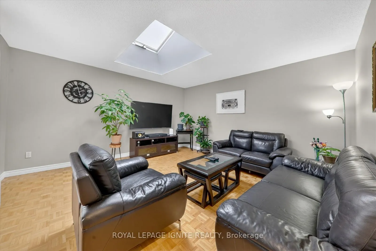 Photo 3 of 136 Chipmunk Crescent, Brampton, Sandringham-Wellington — HOMEH