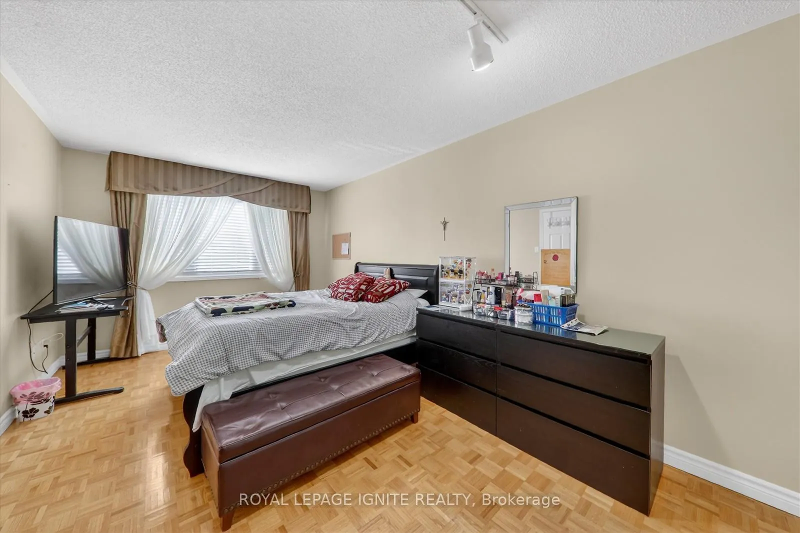 Photo 11 of 136 Chipmunk Crescent, Brampton, Sandringham-Wellington — HOMEH