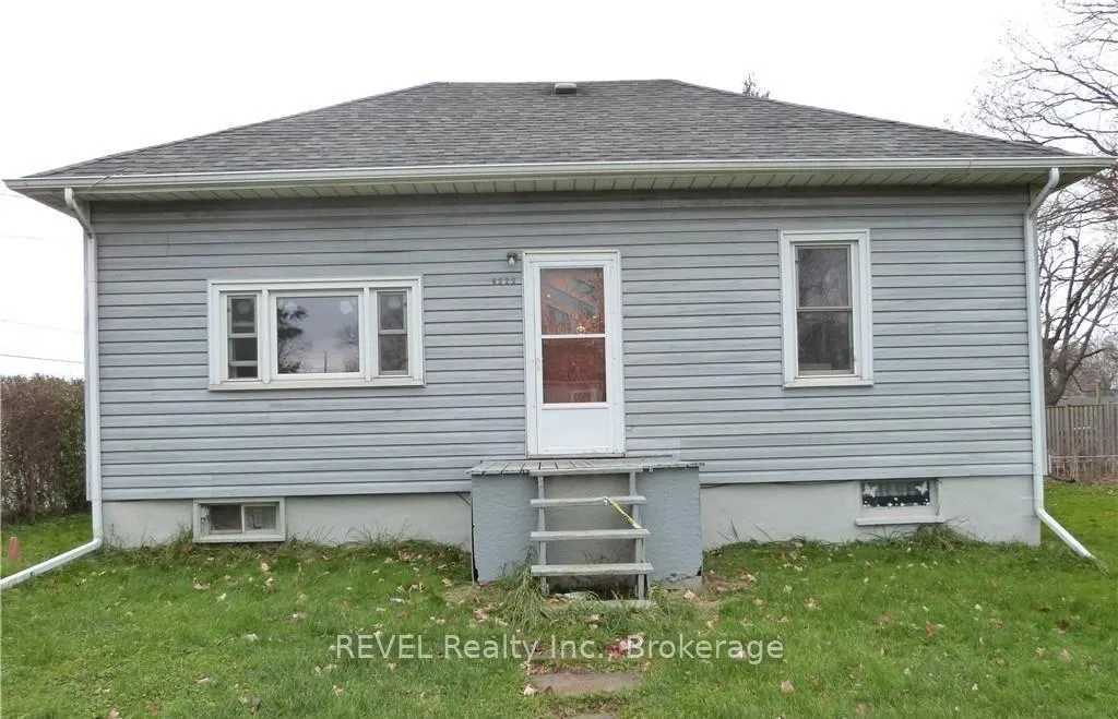 Front of Unit UPPER, 6222 Hawkins Street