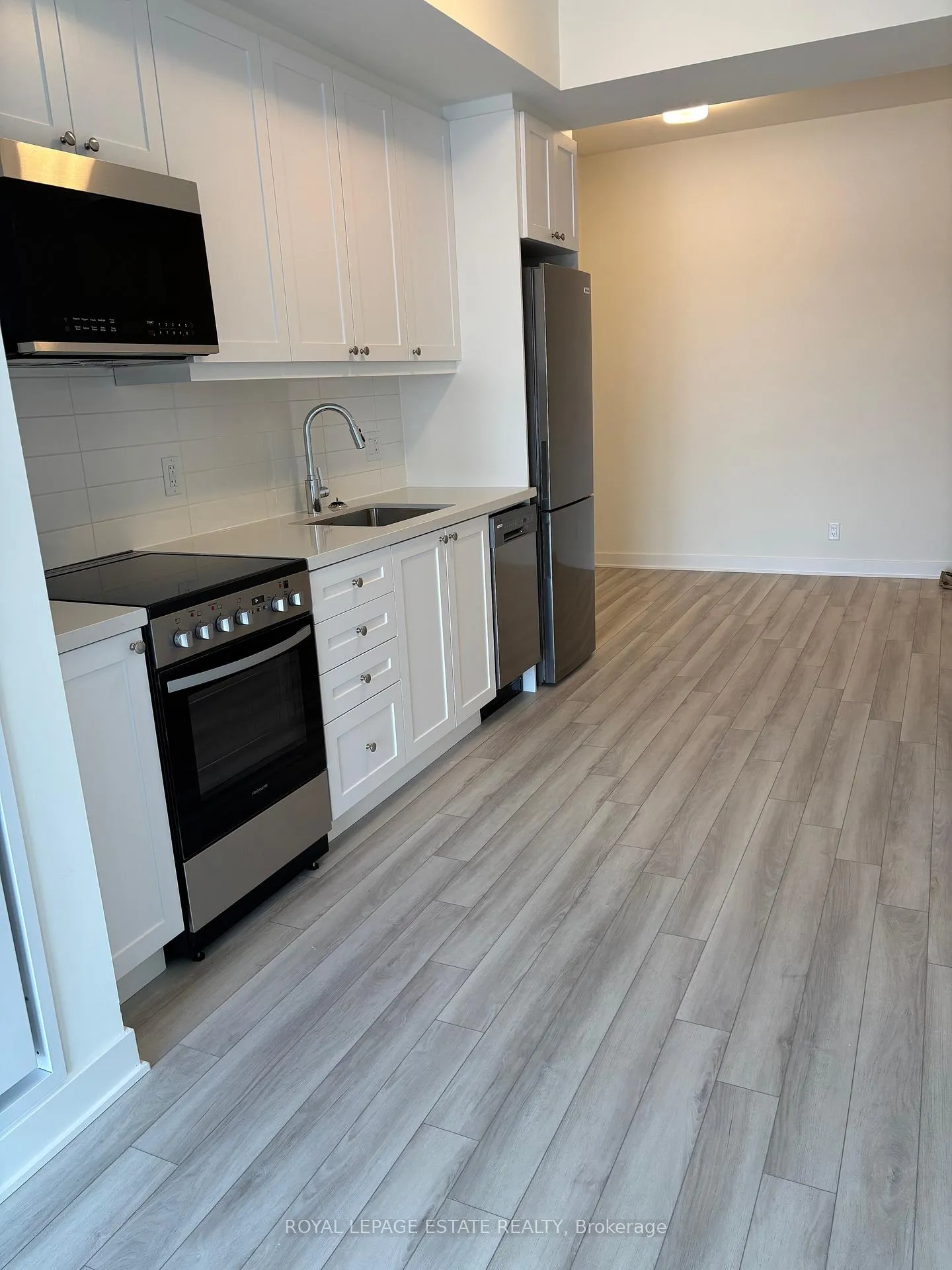 Photo 6 of Unit 404, 51 Clarington Boulevard, Clarington, Bowmanville — HOMEH