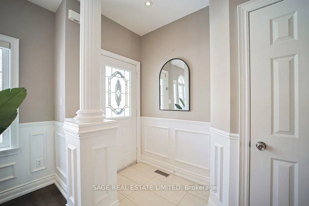 Photo 3 of 19 Estoril Terrace, Toronto, Weston-Pellam Park — HOMEH