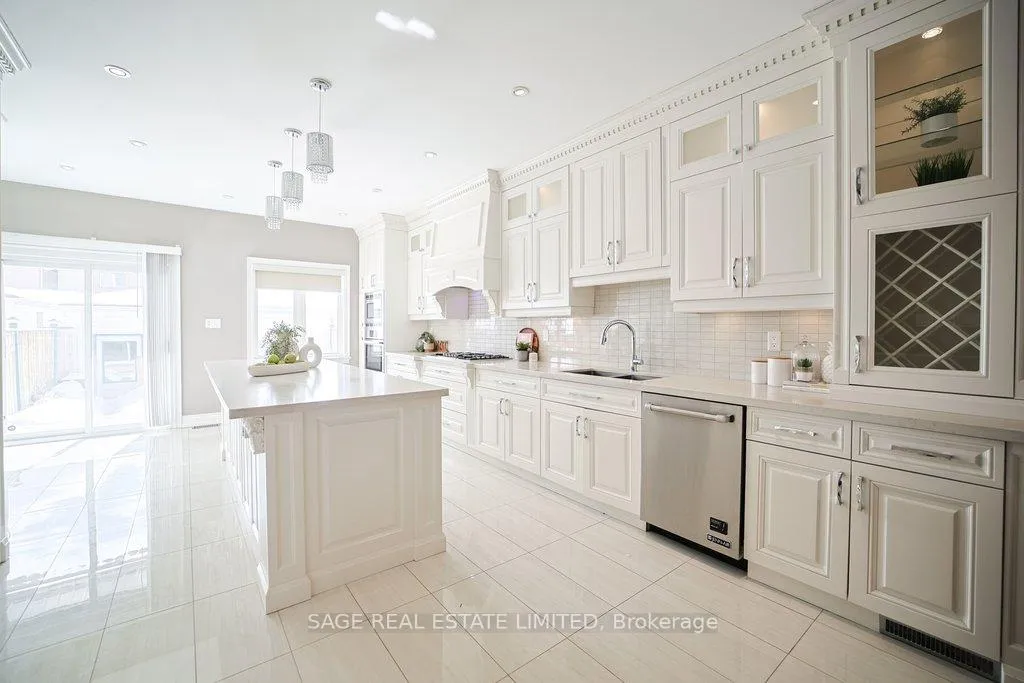 Photo 4 of 19 Estoril Terrace, Toronto, Weston-Pellam Park — HOMEH