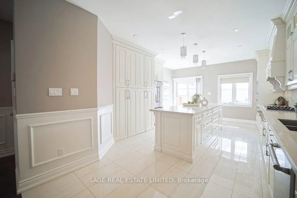 Photo 7 of 19 Estoril Terrace, Toronto, Weston-Pellam Park — HOMEH