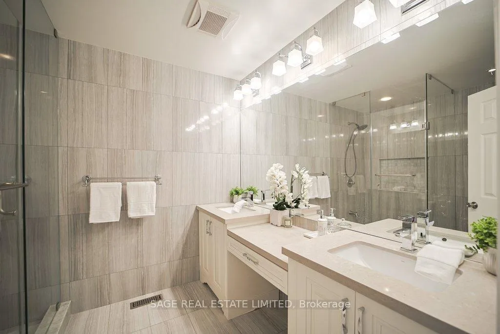 Photo 17 of 19 Estoril Terrace, Toronto, Weston-Pellam Park — HOMEH