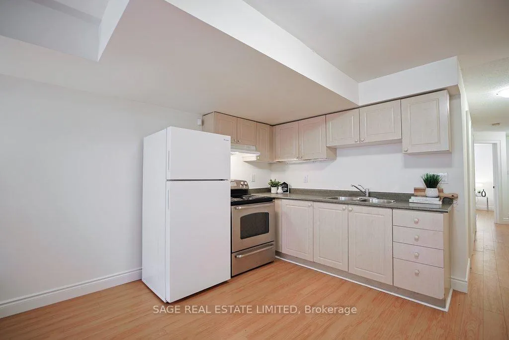 Photo 23 of 19 Estoril Terrace, Toronto, Weston-Pellam Park — HOMEH