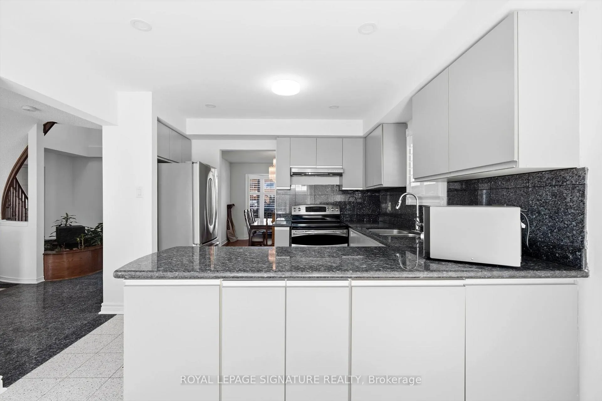 Photo 7 of 81 Parkside Drive, Brampton, Brampton South — HOMEH