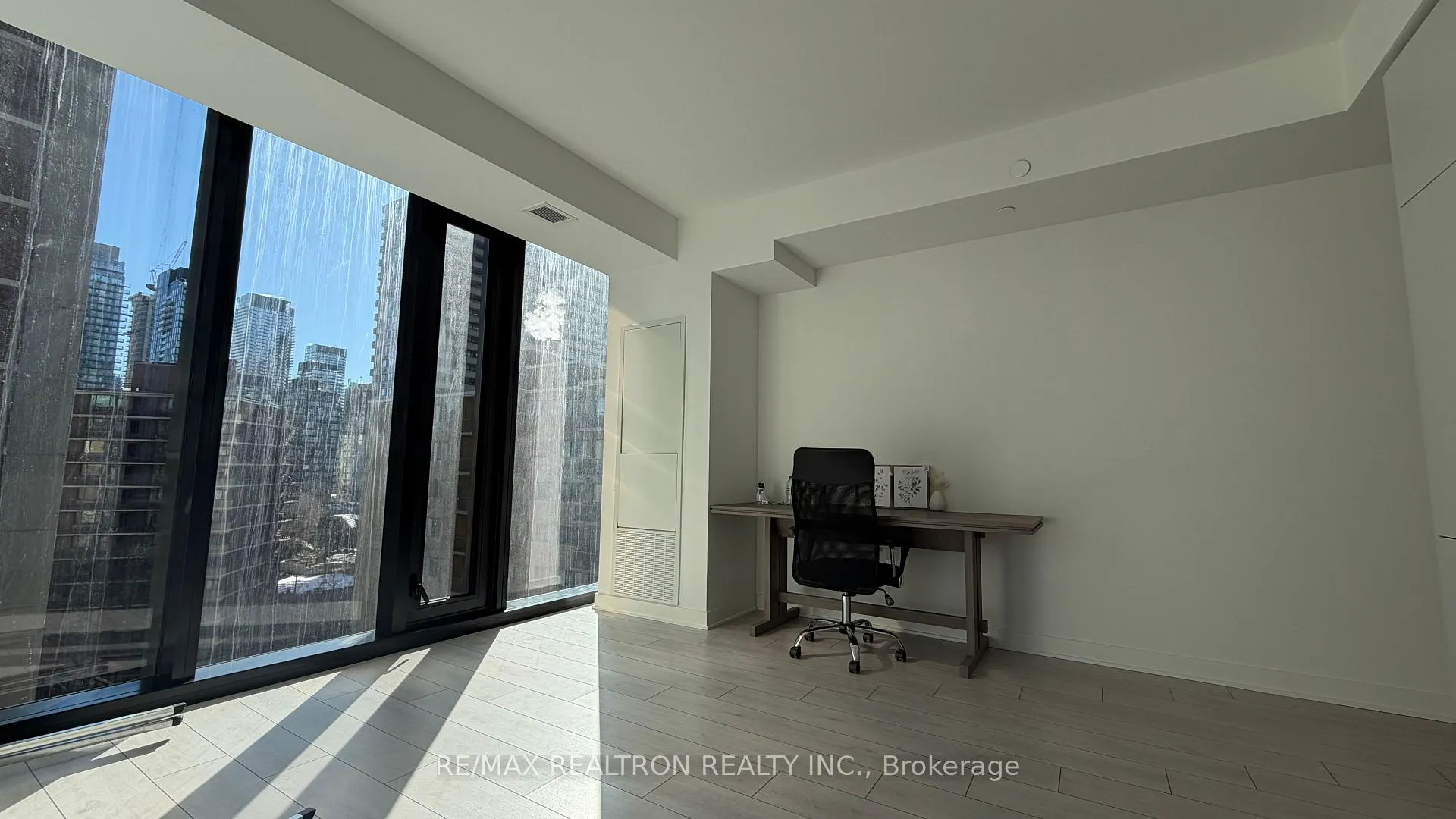 Photo 5 of Unit 803, 55 Charles Street E, Toronto, Church-Yonge Corridor — HOMEH