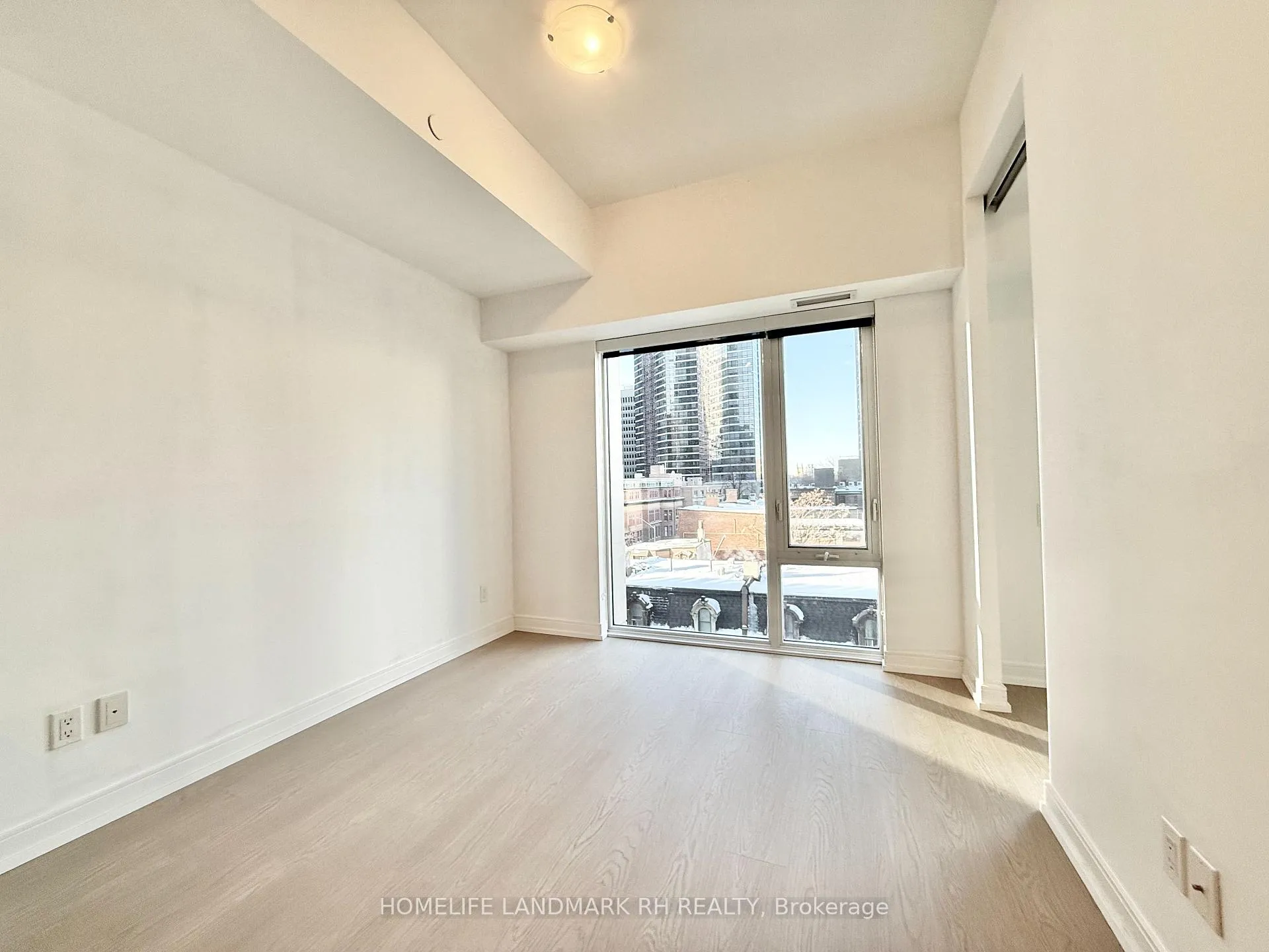 Photo 4 of Unit 511, 3 Gloucester Street, Toronto, Church-Yonge Corridor — HOMEH