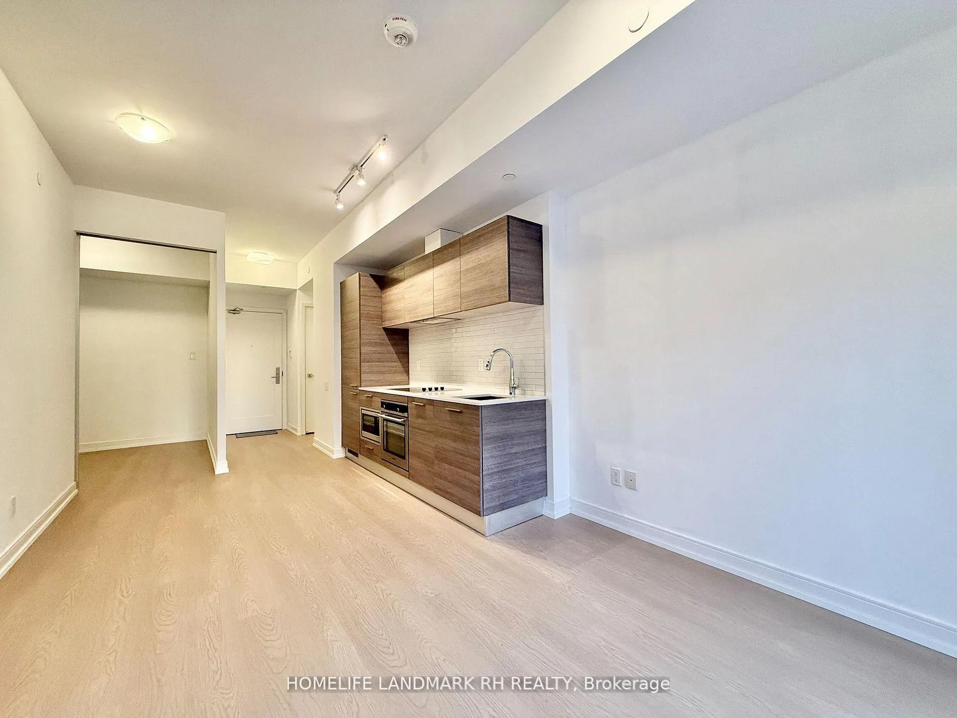 Photo 5 of Unit 511, 3 Gloucester Street, Toronto, Church-Yonge Corridor — HOMEH