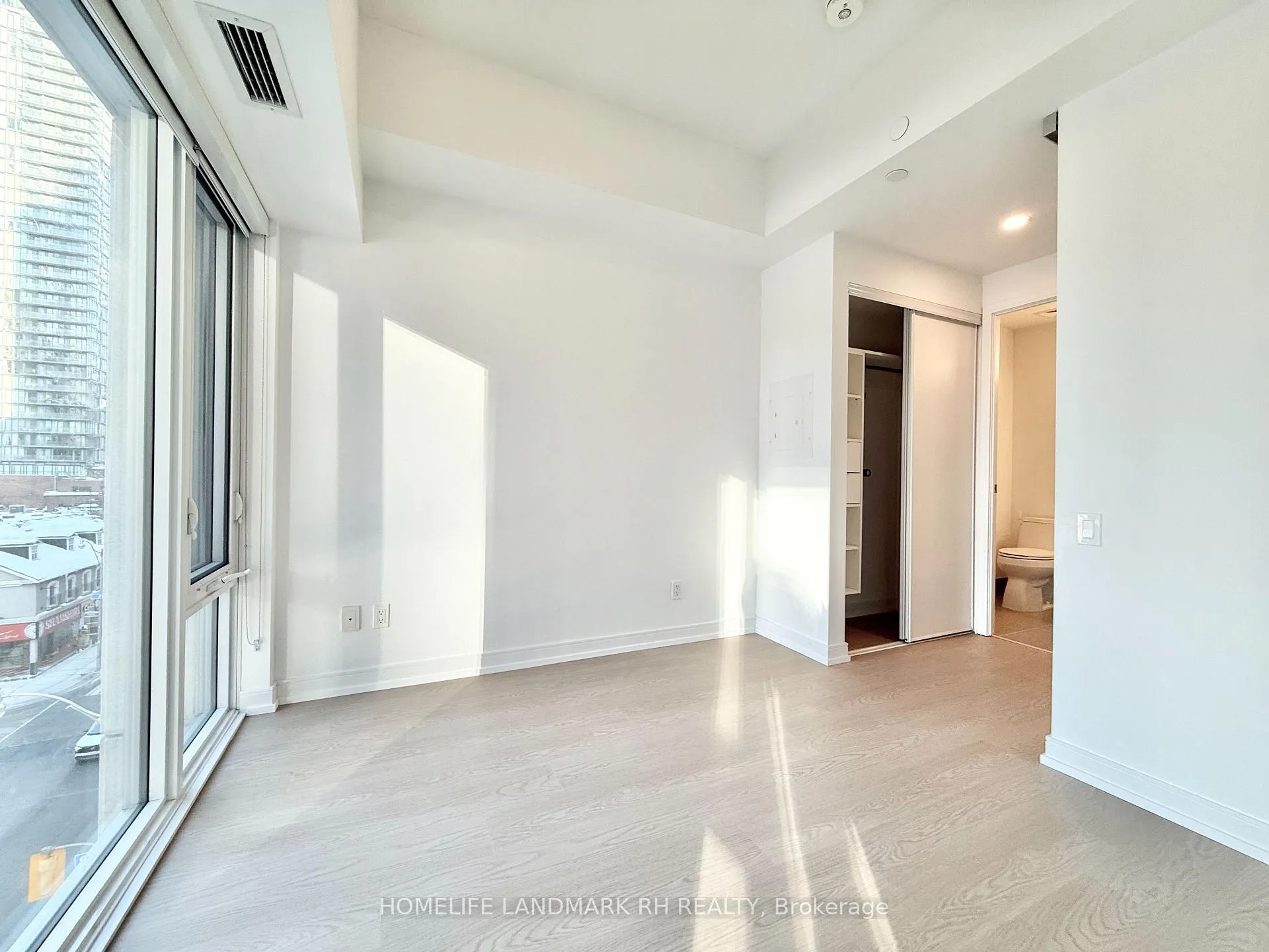 Photo 6 of Unit 511, 3 Gloucester Street, Toronto, Church-Yonge Corridor — HOMEH