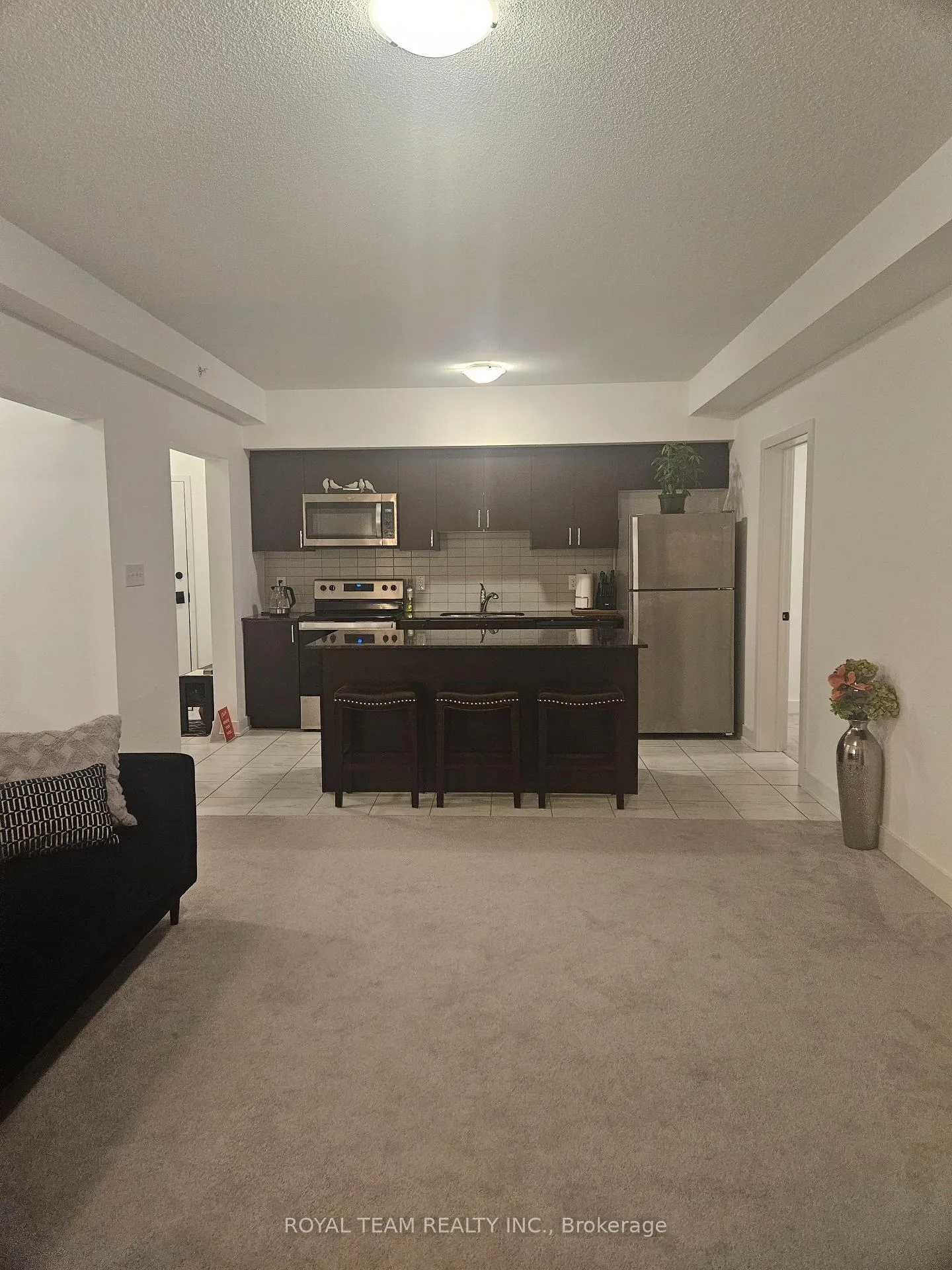Photo 4 of Unit 405, 6 Spice Way, Barrie, Rural Barrie Southeast — HOMEH