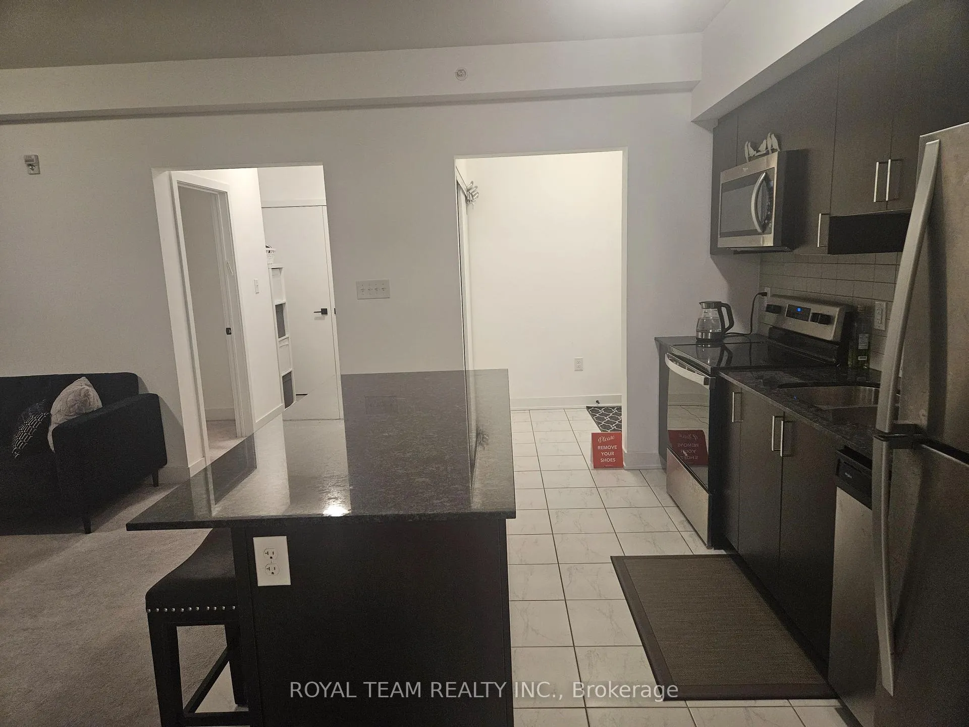 Photo 5 of Unit 405, 6 Spice Way, Barrie, Rural Barrie Southeast — HOMEH