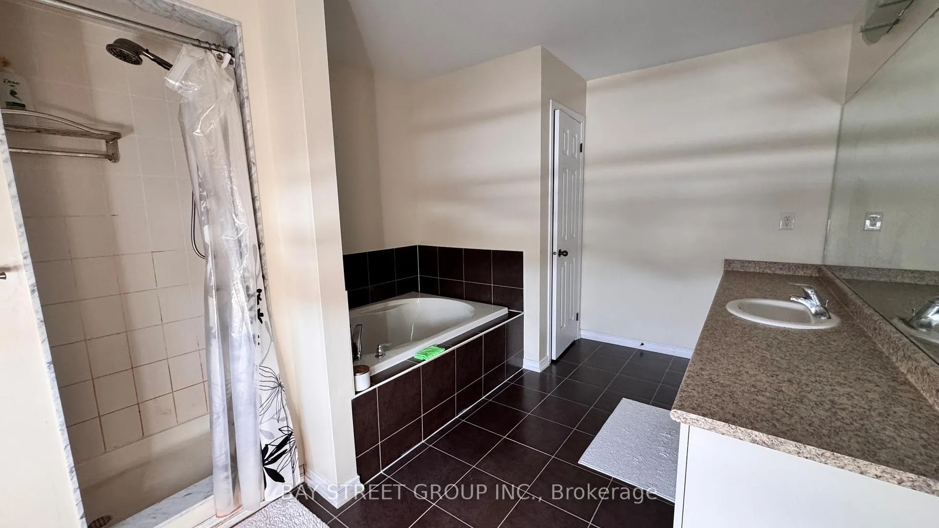 Photo 5 of Unit 1, 8859 Dogwood Crescent, Niagara Falls, Brown — HOMEH