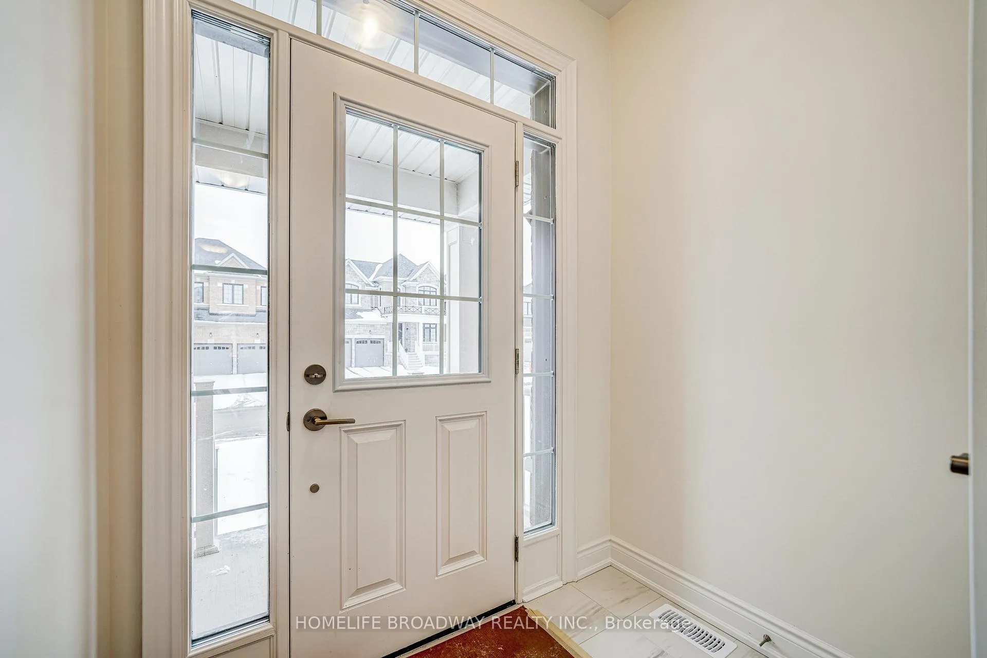 Photo 2 of 30 Tremoy Road, East Gwillimbury, Holland Landing — HOMEH
