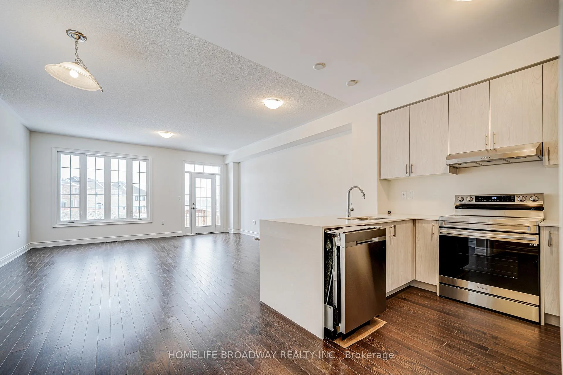 Photo 4 of 30 Tremoy Road, East Gwillimbury, Holland Landing — HOMEH