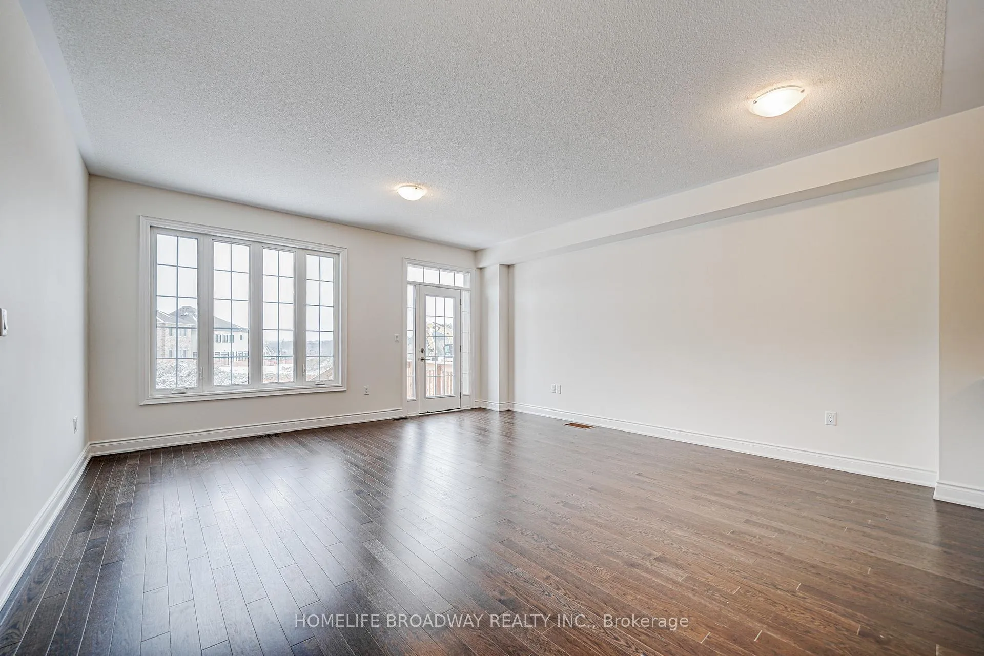 Photo 5 of 30 Tremoy Road, East Gwillimbury, Holland Landing — HOMEH
