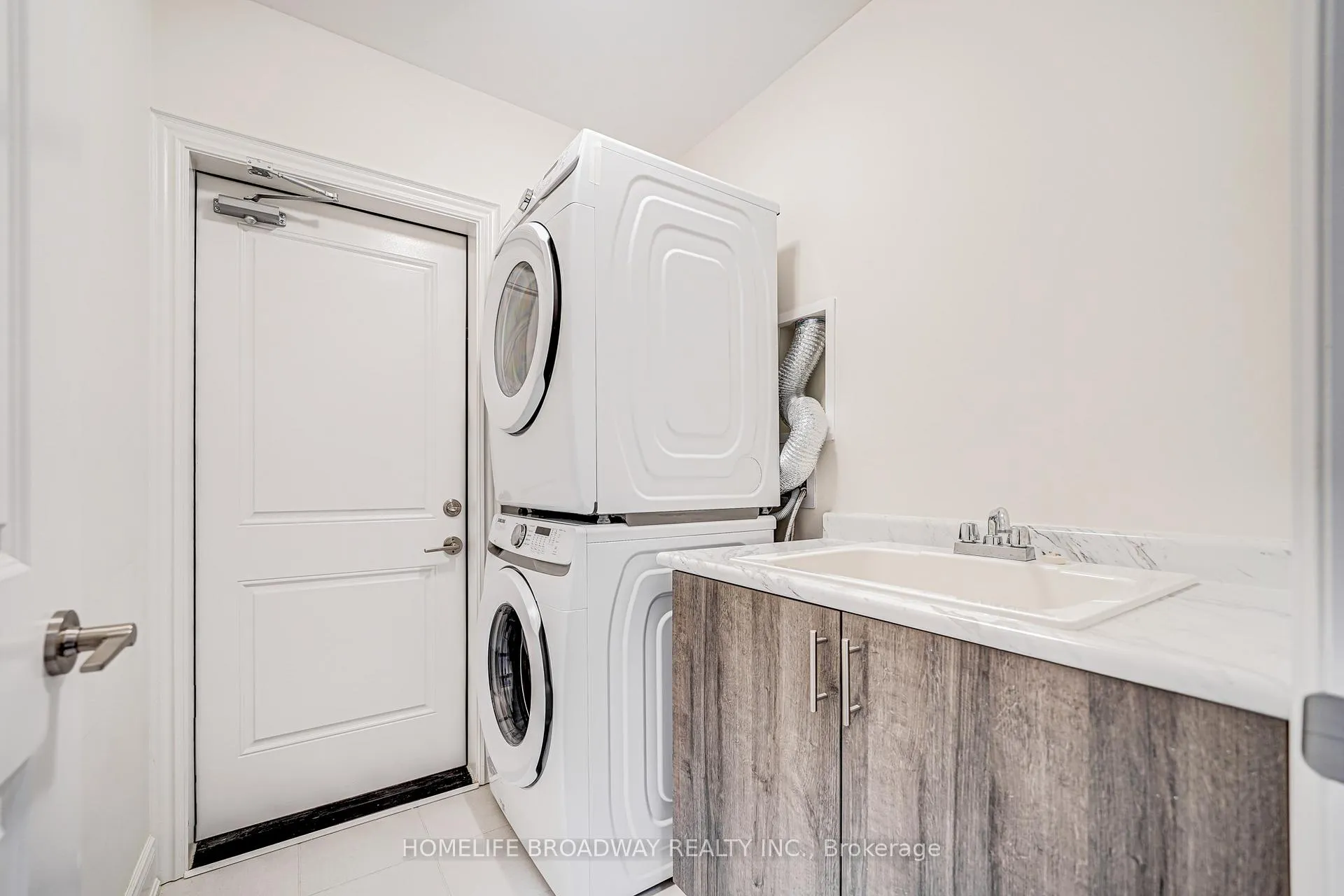 Photo 10 of 30 Tremoy Road, East Gwillimbury, Holland Landing — HOMEH