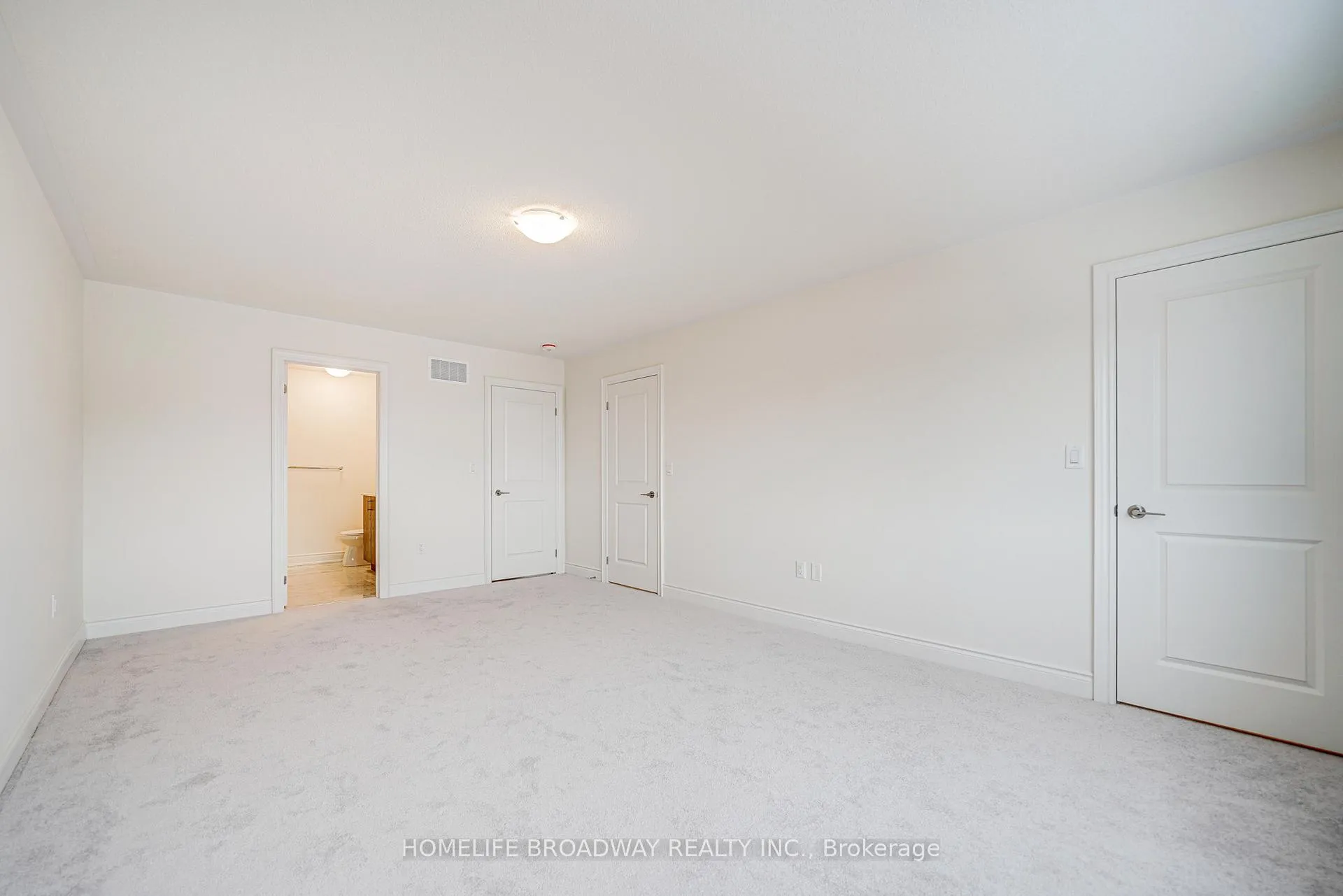 Photo 12 of 30 Tremoy Road, East Gwillimbury, Holland Landing — HOMEH