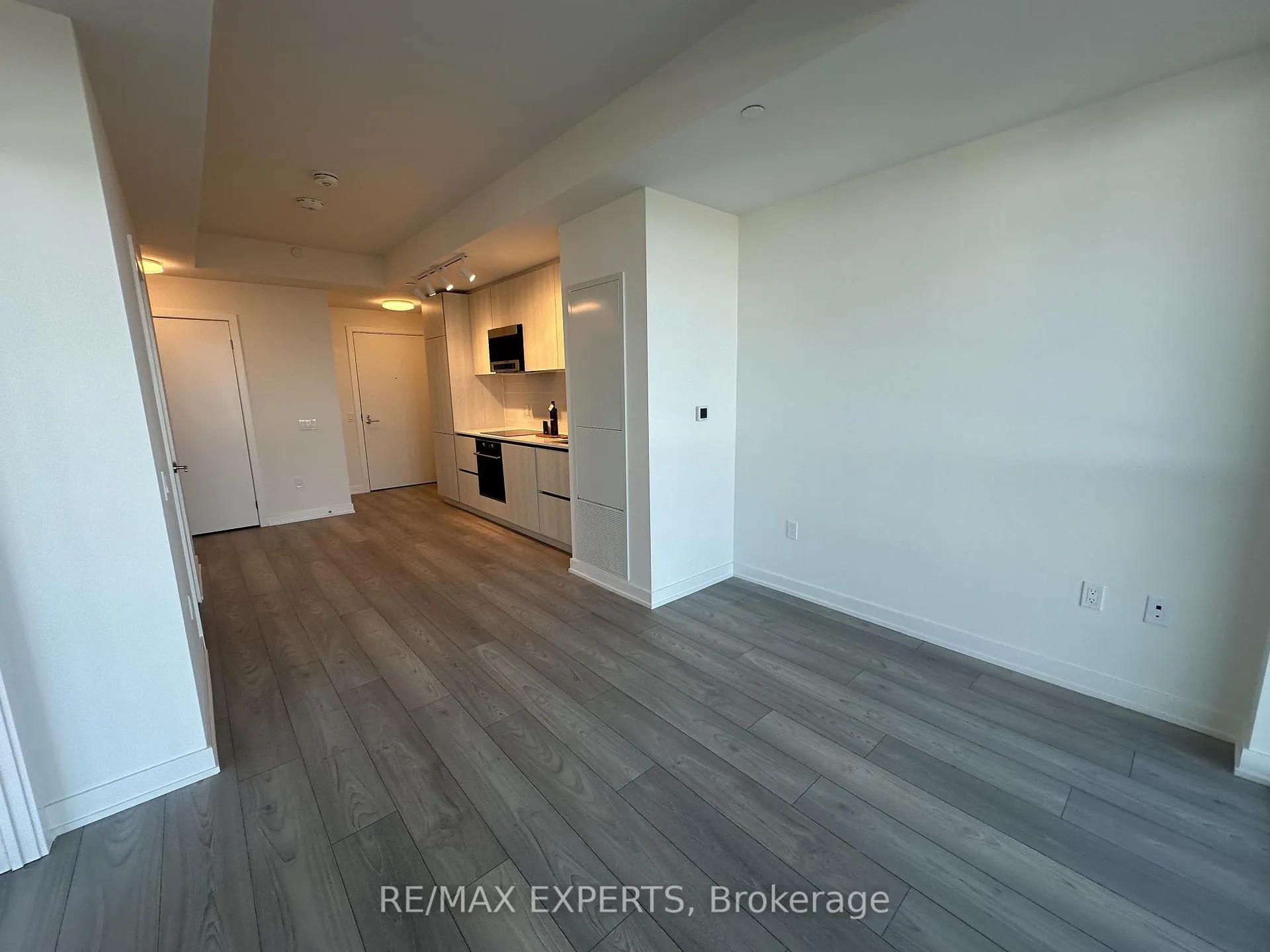 Photo 5 of 120 Broadway Avenue, Toronto, Mount Pleasant West — HOMEH