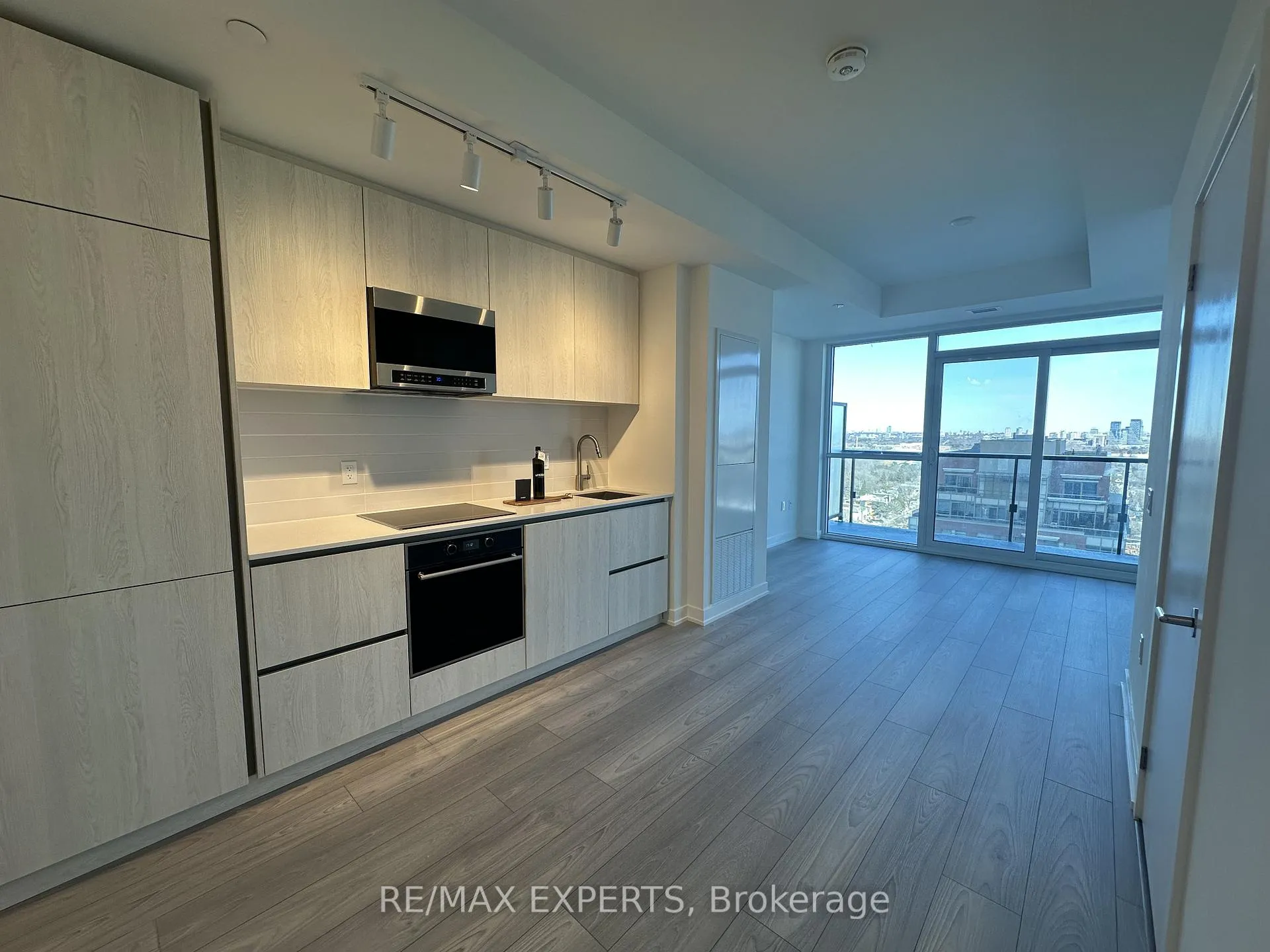 Photo 6 of 120 Broadway Avenue, Toronto, Mount Pleasant West — HOMEH