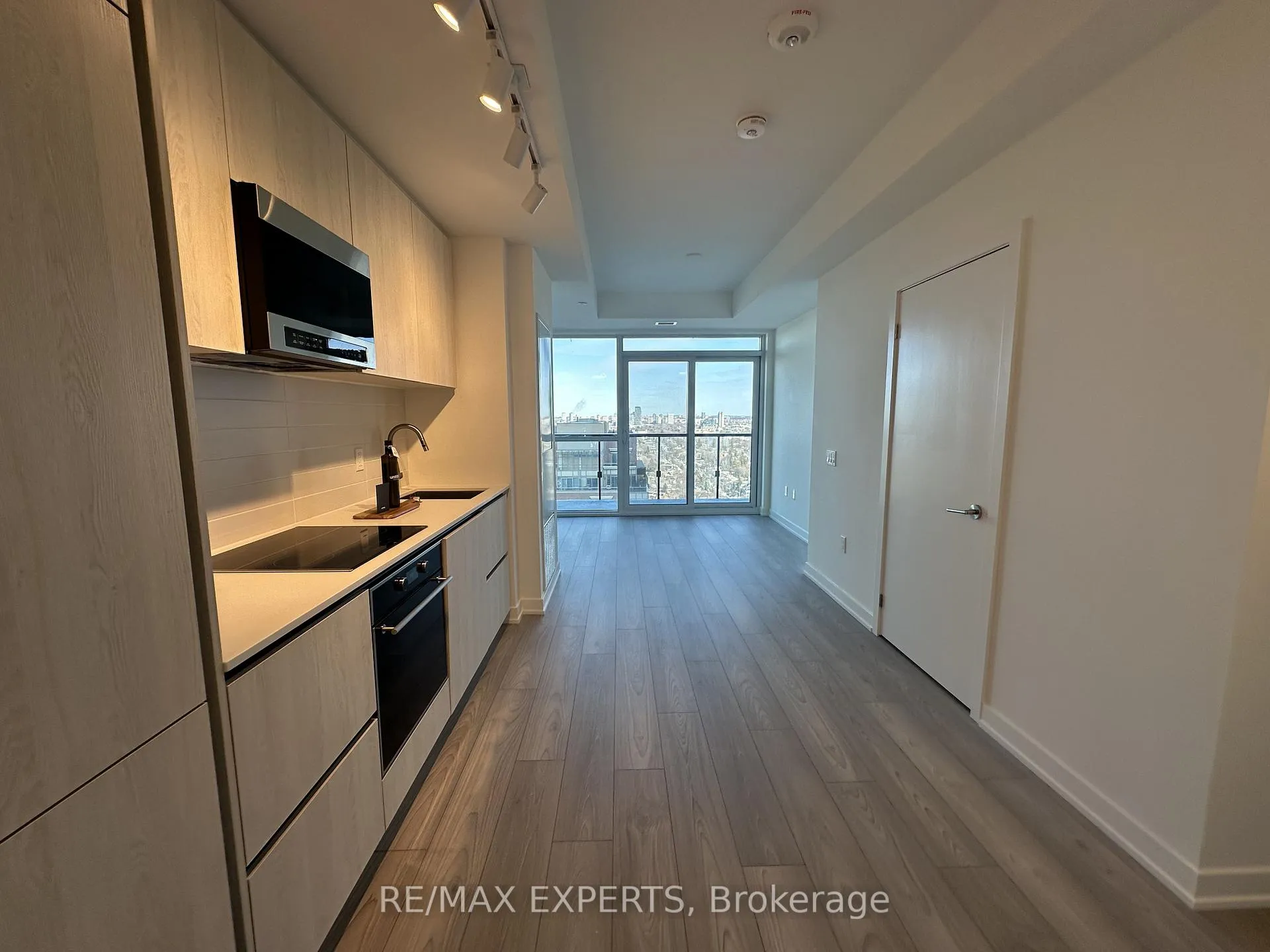 Photo 7 of 120 Broadway Avenue, Toronto, Mount Pleasant West — HOMEH