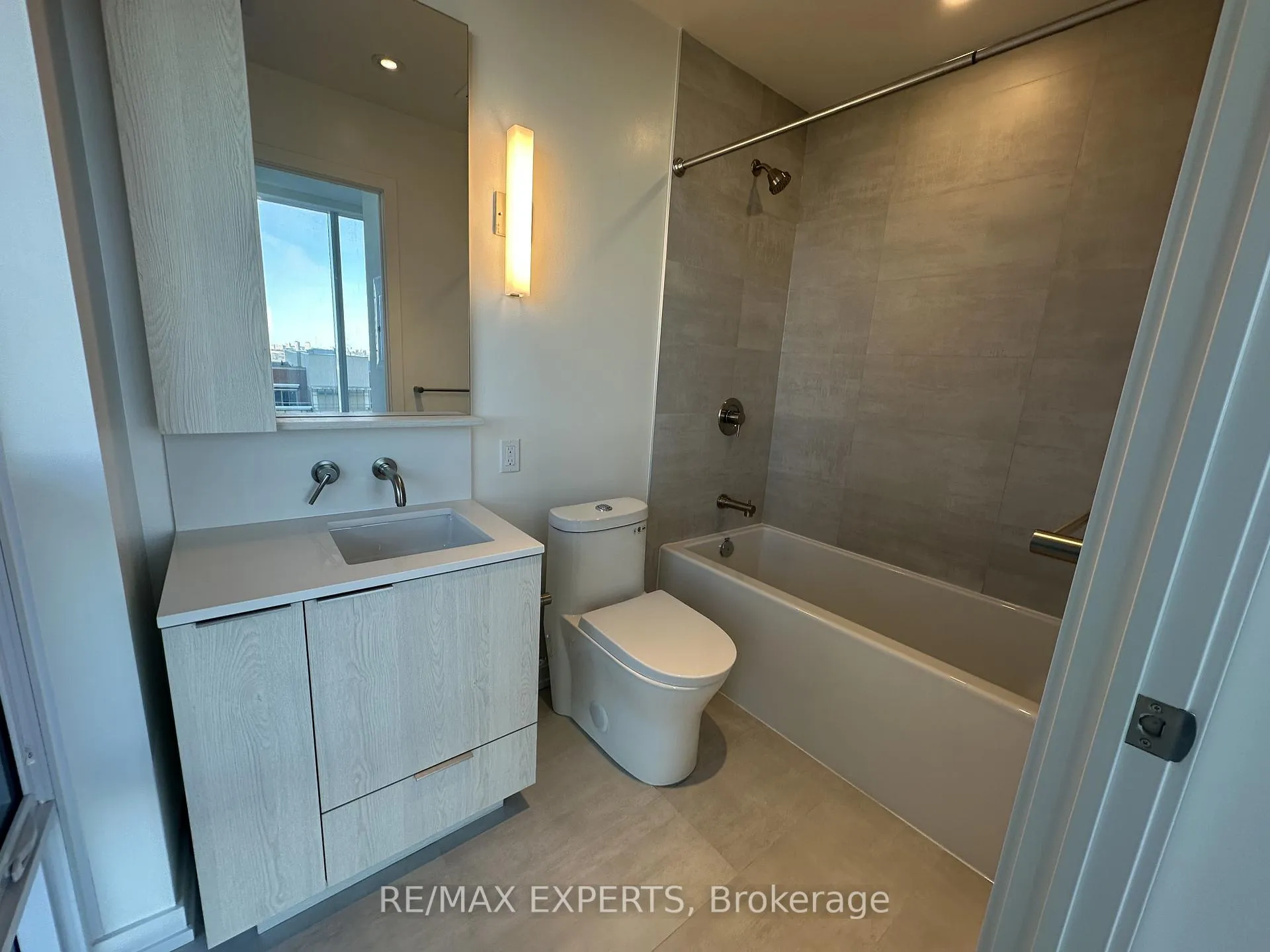 Photo 15 of 120 Broadway Avenue, Toronto, Mount Pleasant West — HOMEH