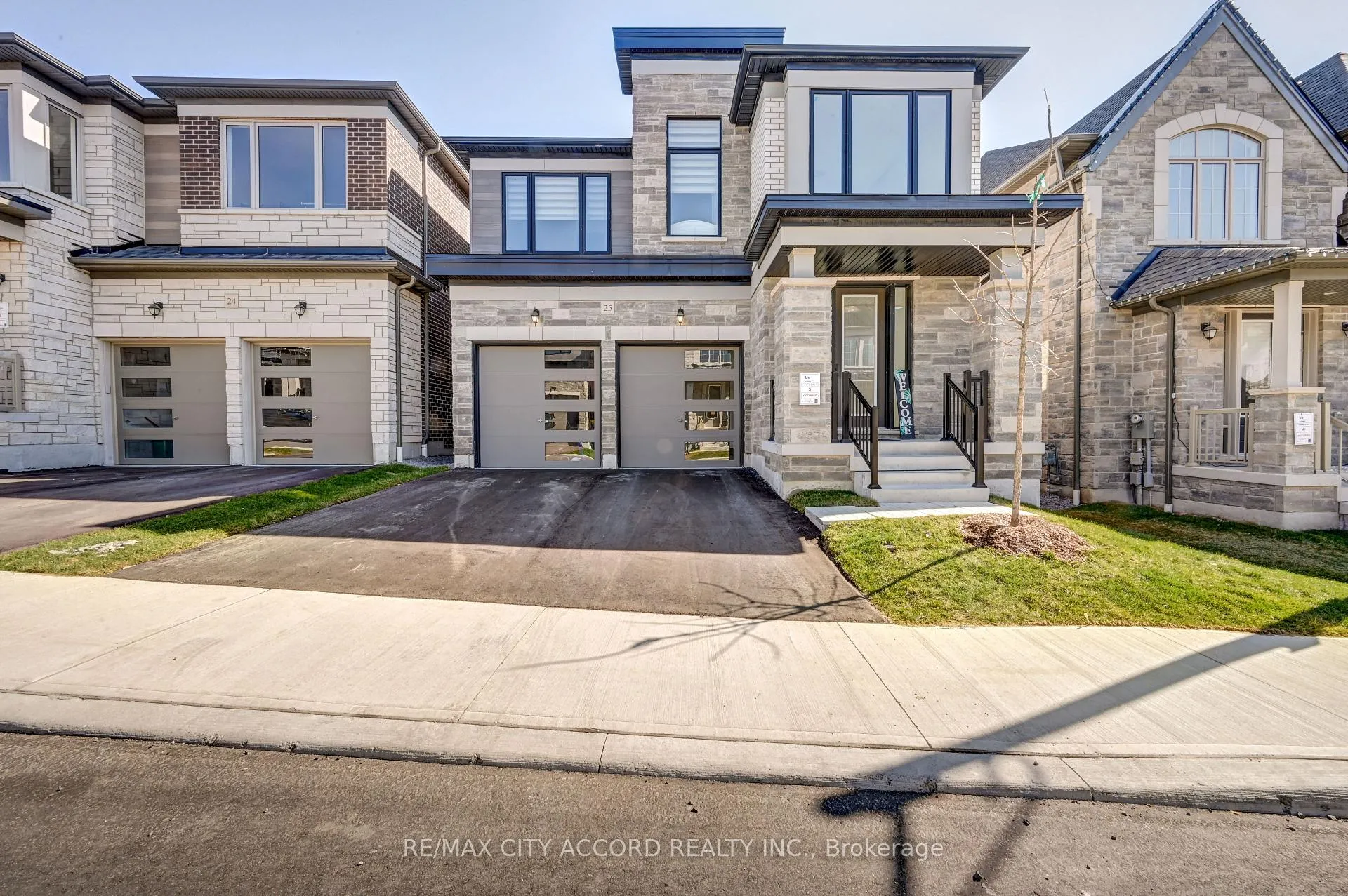 Front of Unit 25, 400 Finch Avenue