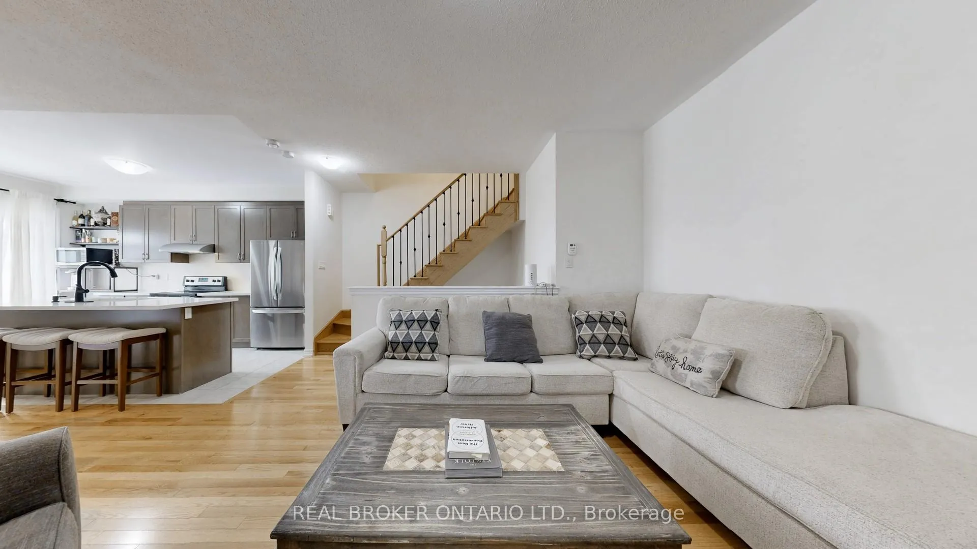 Photo 3 of 17 Blackpool Lane, East Gwillimbury, Queensville — HOMEH