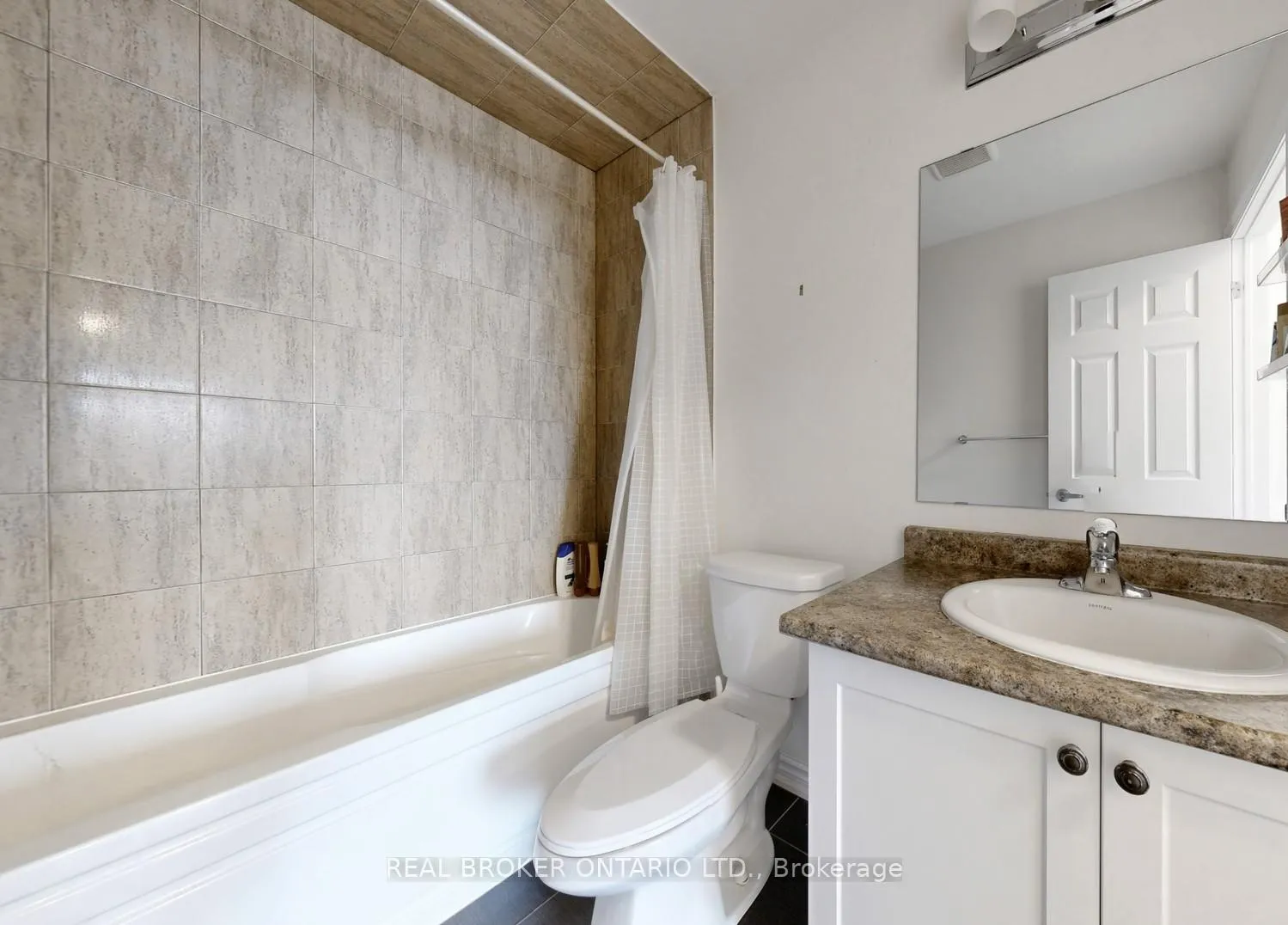 Photo 14 of 17 Blackpool Lane, East Gwillimbury, Queensville — HOMEH