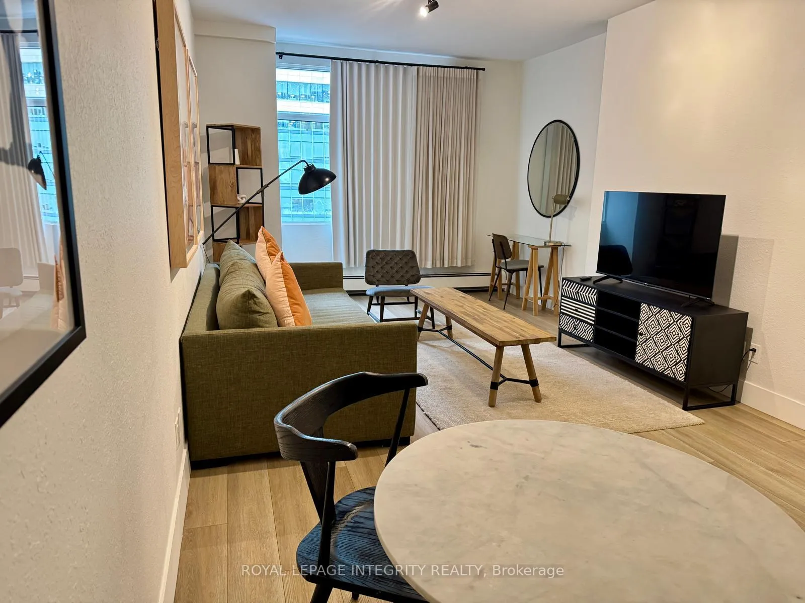 Front of Unit 717, 161 Laurier Avenue W