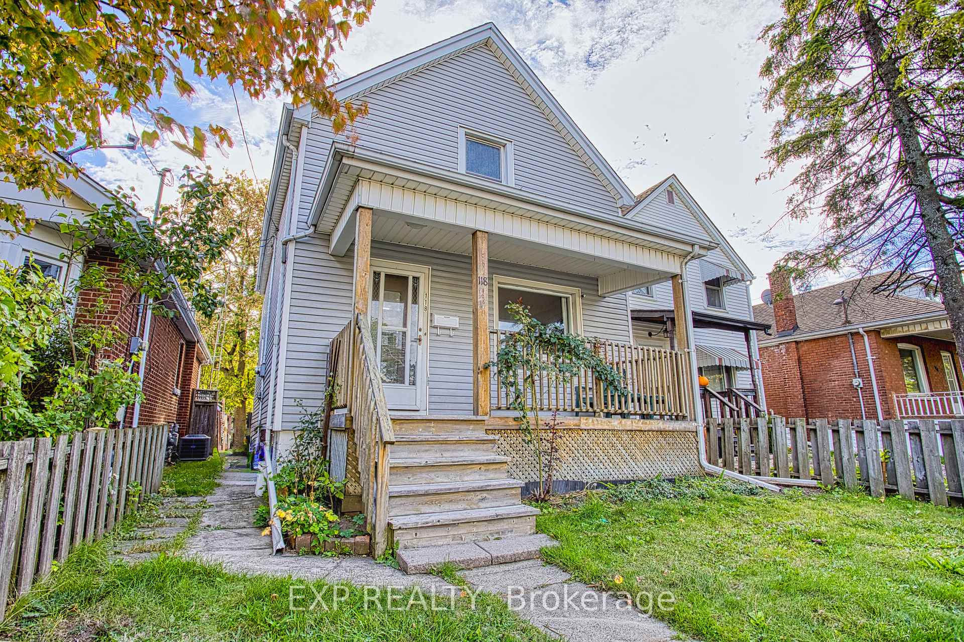Photo 4 of 118 Garside Avenue N, Hamilton, Homeside — HOMEH