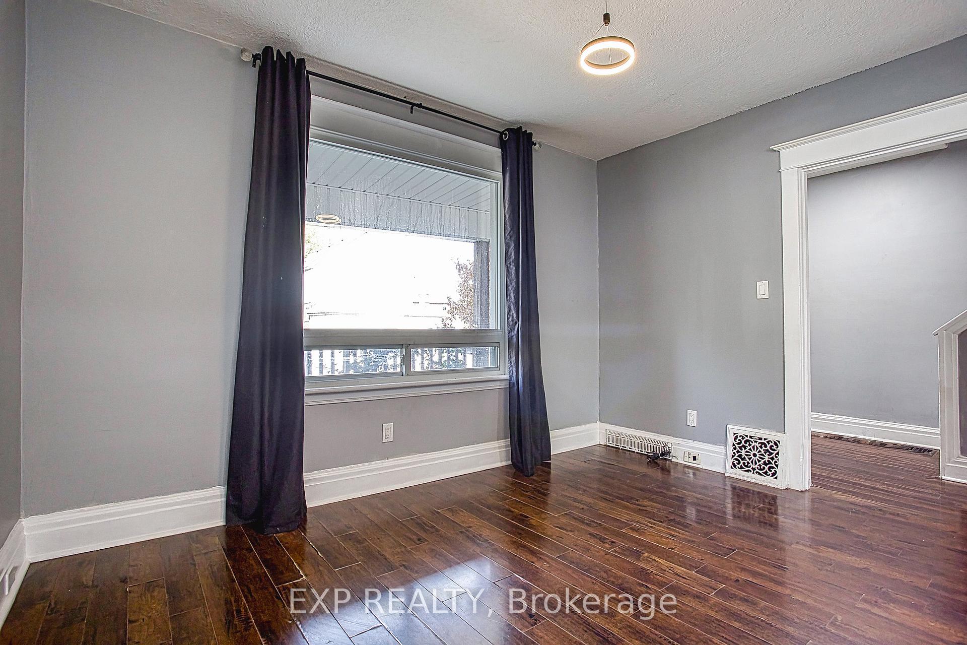 Photo 9 of 118 Garside Avenue N, Hamilton, Homeside — HOMEH