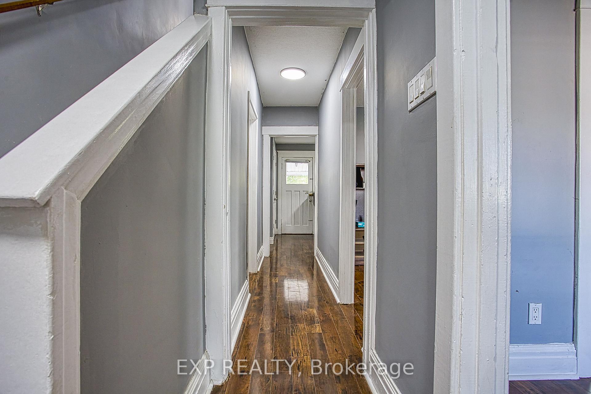 Photo 10 of 118 Garside Avenue N, Hamilton, Homeside — HOMEH