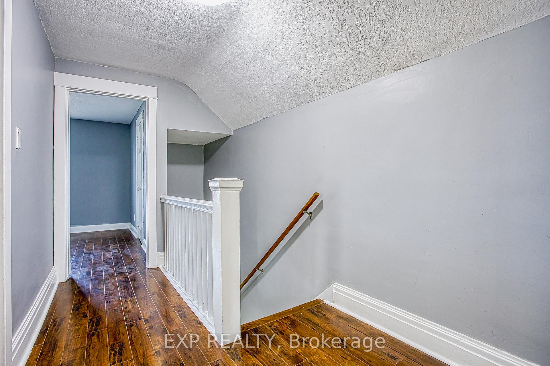 Photo 20 of 118 Garside Avenue N, Hamilton, Homeside — HOMEH