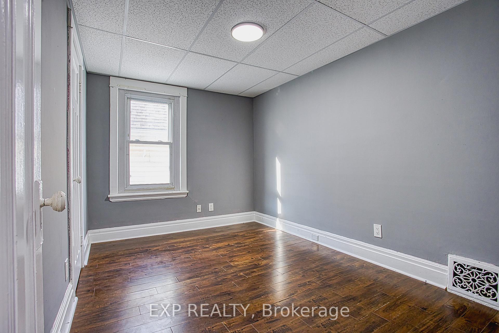 Photo 23 of 118 Garside Avenue N, Hamilton, Homeside — HOMEH