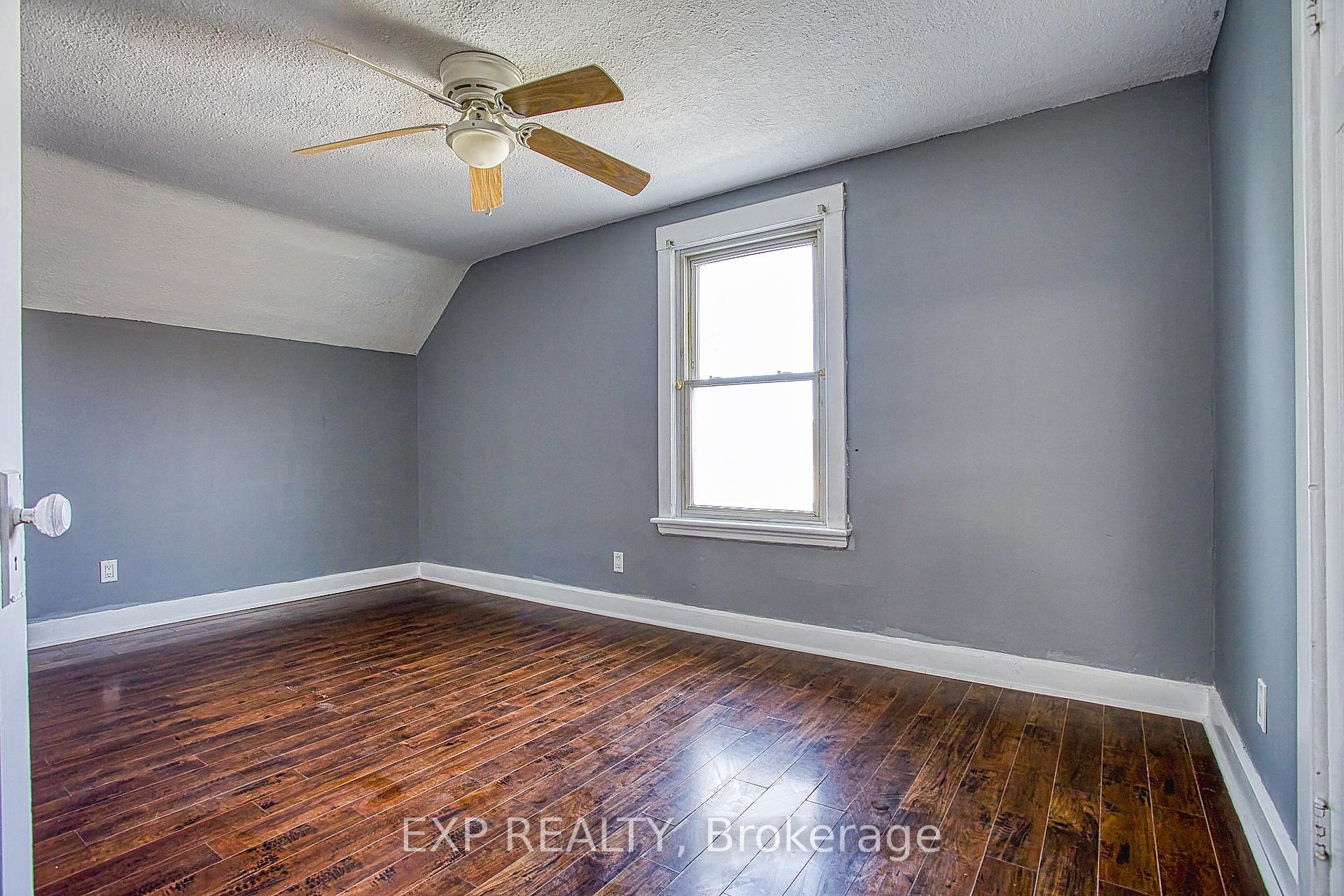 Photo 24 of 118 Garside Avenue N, Hamilton, Homeside — HOMEH
