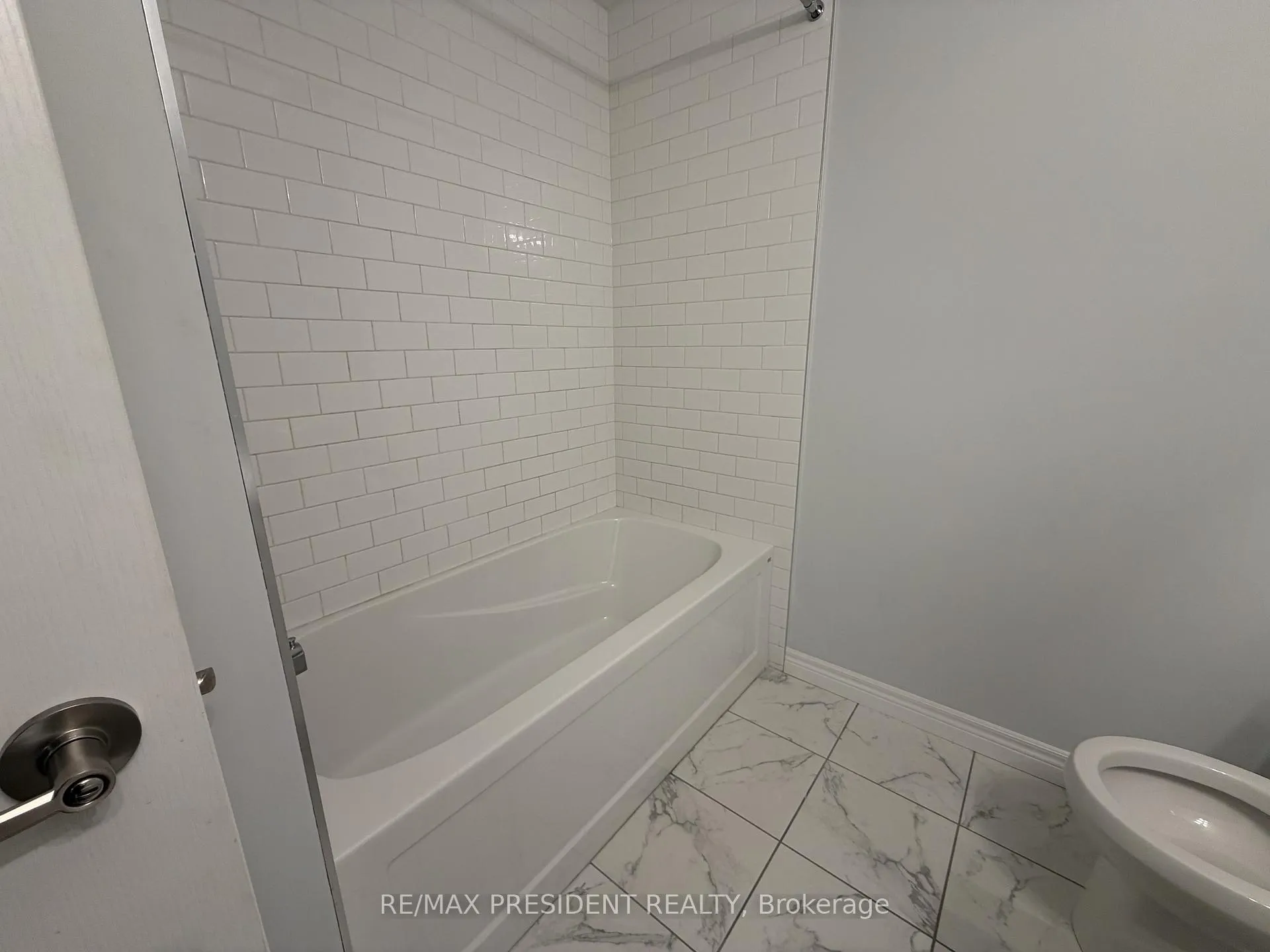 Photo 14 of 32 Zoe Lane, Hamilton, Rural Glanbrook — HOMEH