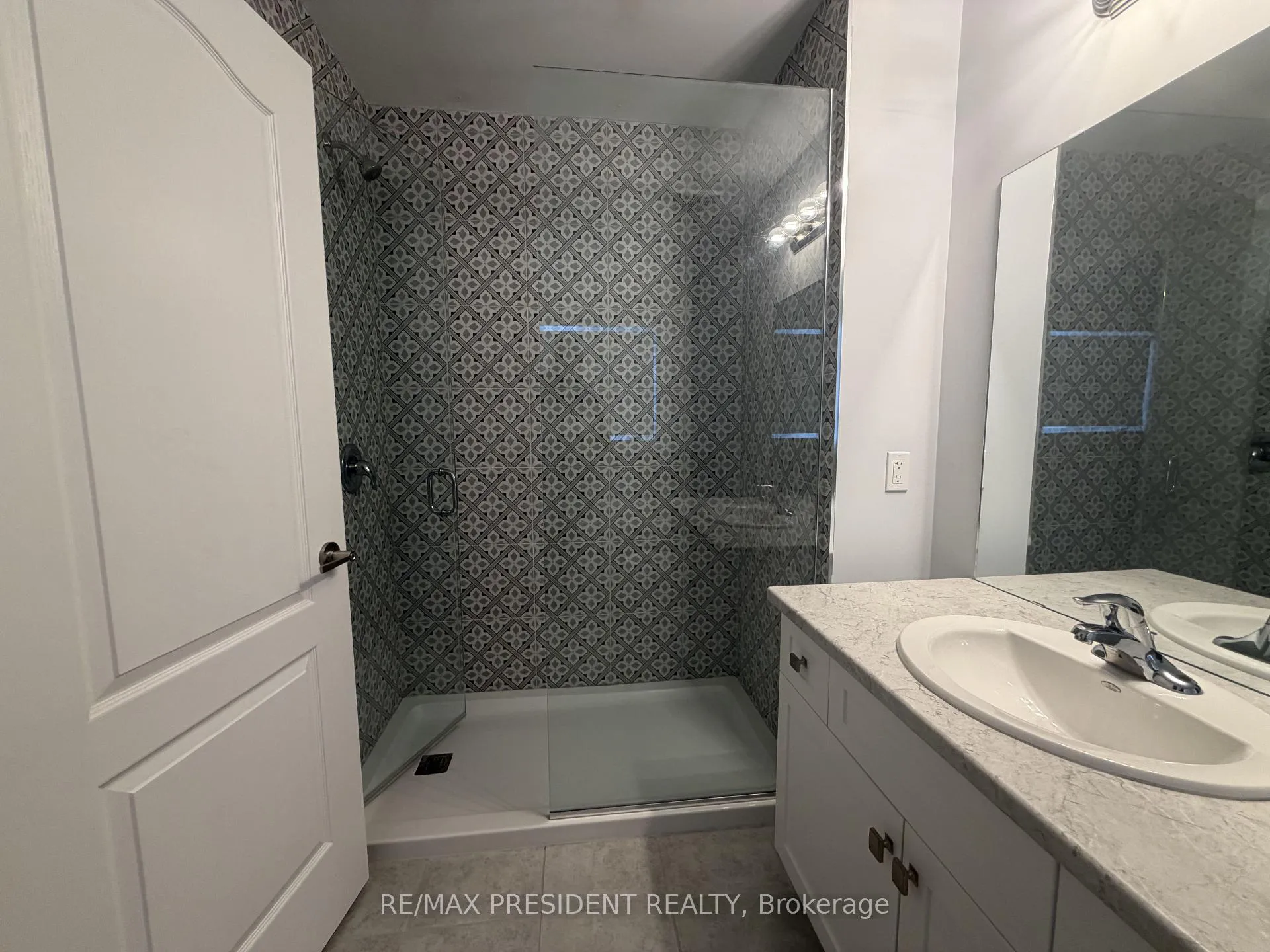 Photo 19 of 32 Zoe Lane, Hamilton, Rural Glanbrook — HOMEH