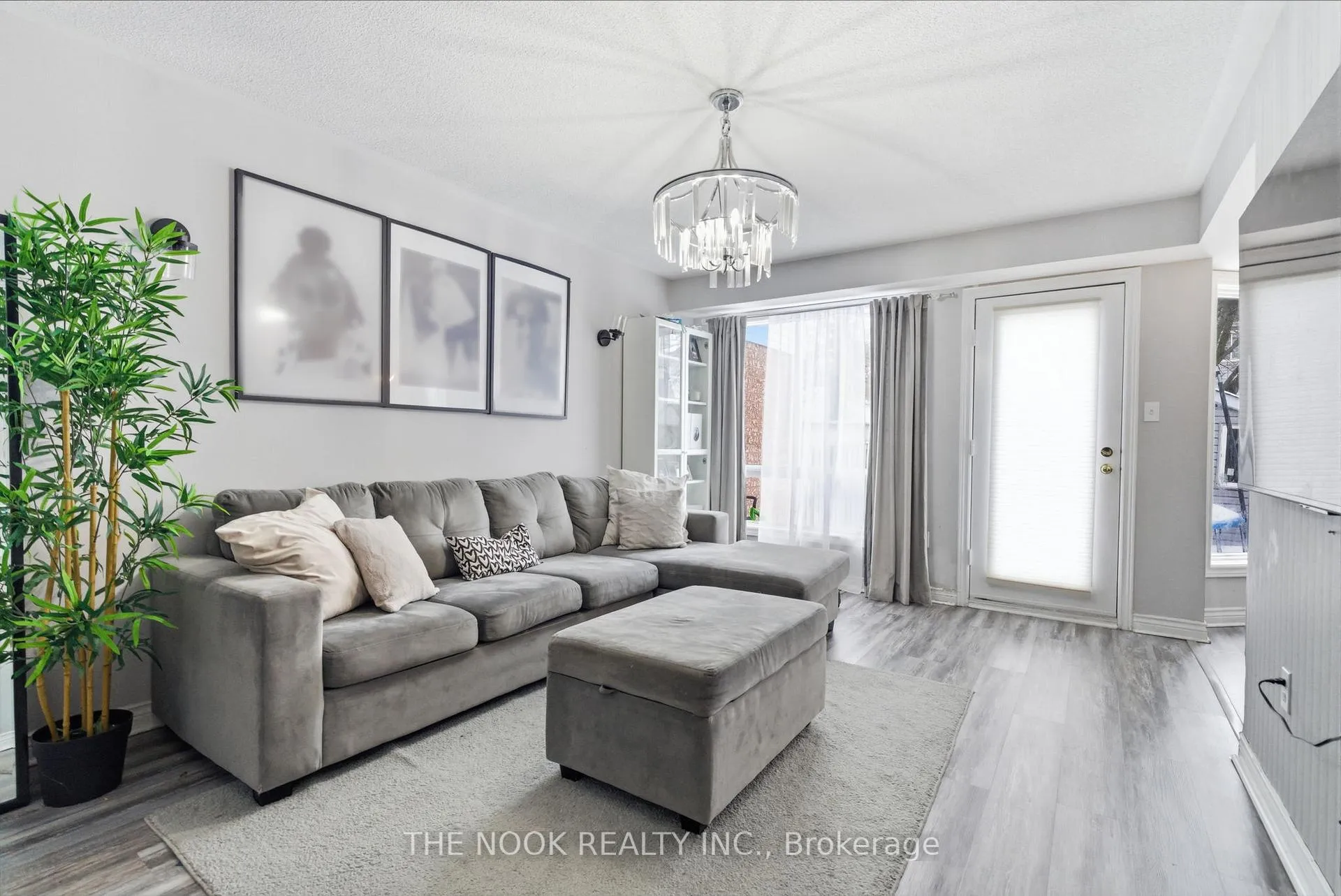 Photo 5 of 119 Brownstone Crescent, Clarington, Courtice — HOMEH