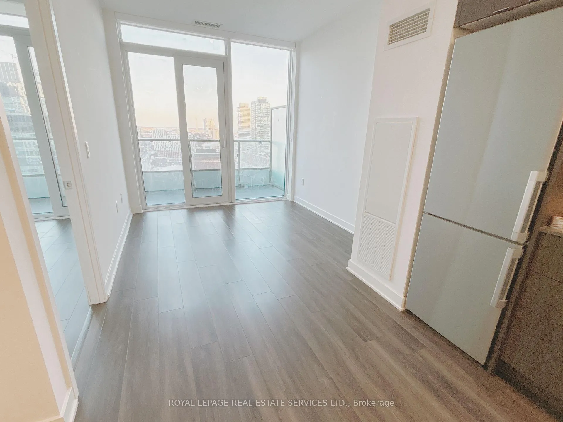 Photo 3 of Unit 1903 E, 70 Princess Street E, Toronto, Waterfront Communities — HOMEH