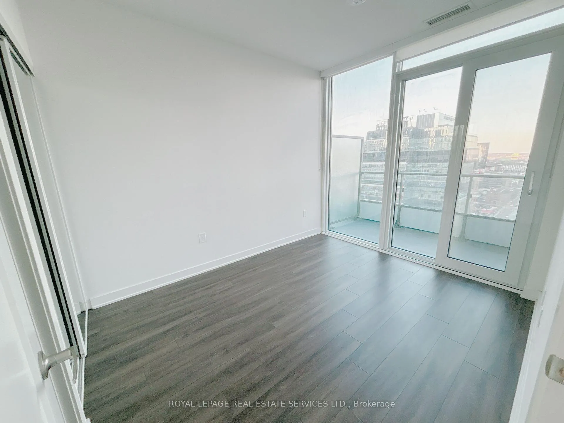 Photo 4 of Unit 1903 E, 70 Princess Street E, Toronto, Waterfront Communities — HOMEH