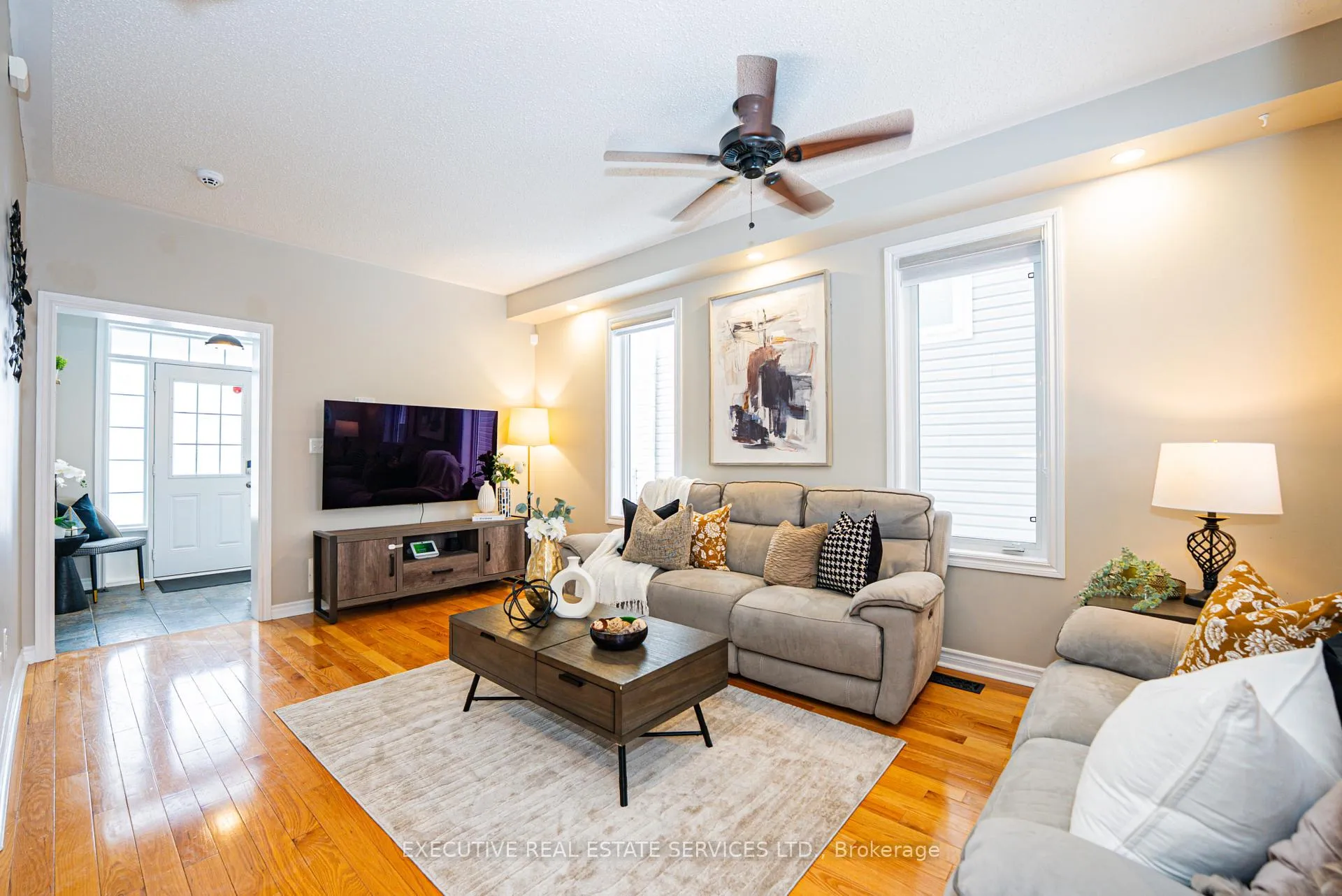 Photo 10 of 51 Chiswick Avenue, Whitby, Brooklin — HOMEH