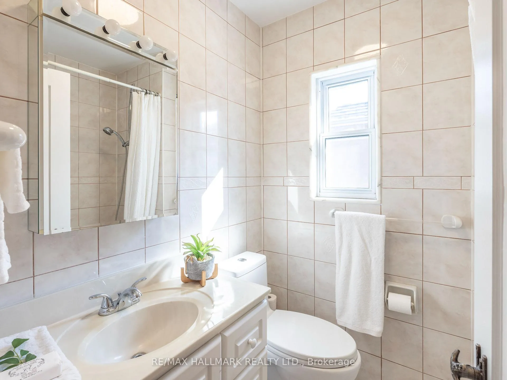 Photo 15 of 18 Fairside Avenue, Toronto, Danforth Village-East York — HOMEH