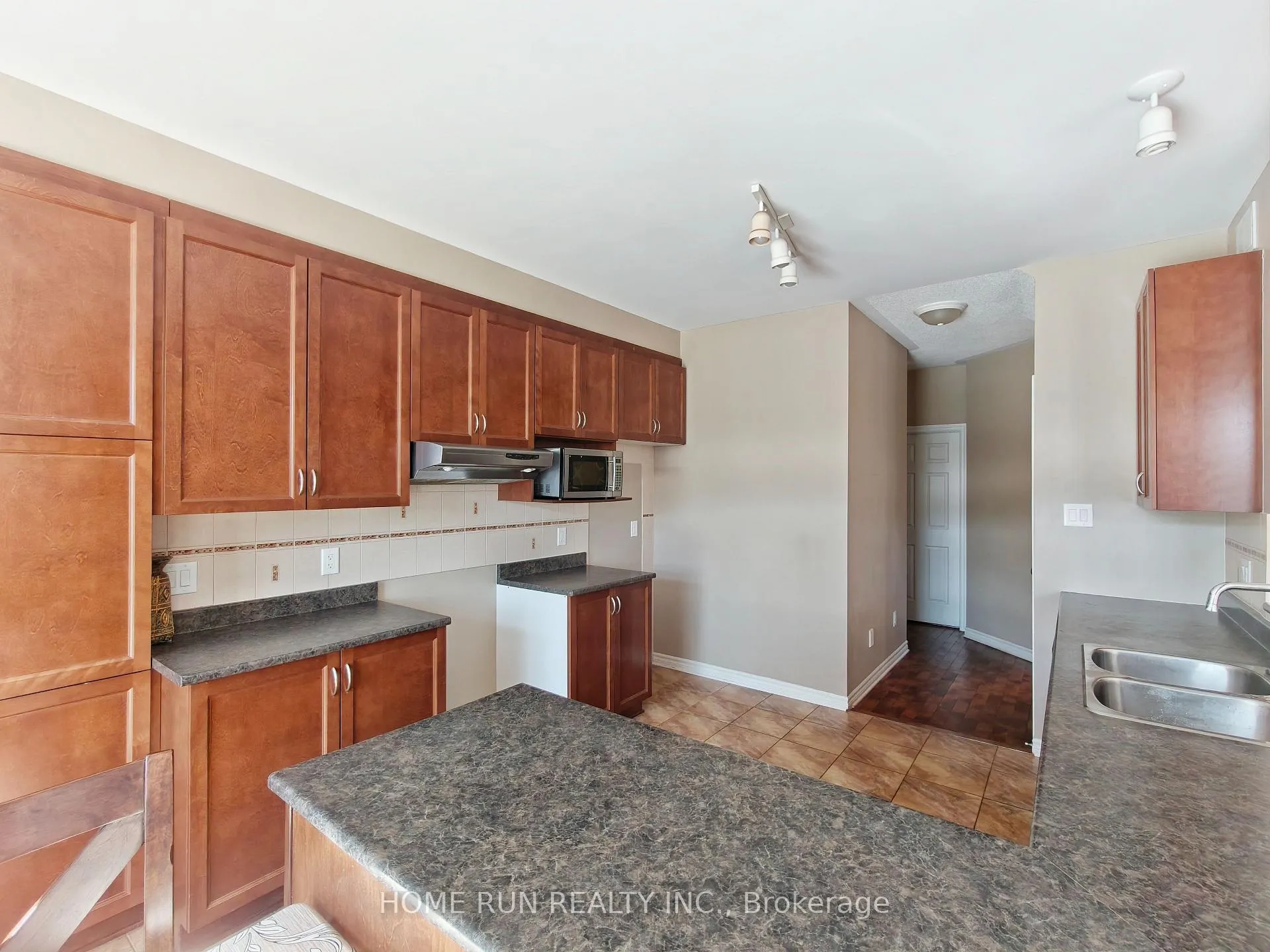 Photo 5 of 75 Polo Lane, Ottawa, Kanata - Emerald Meadows/Trailwest — HOMEH