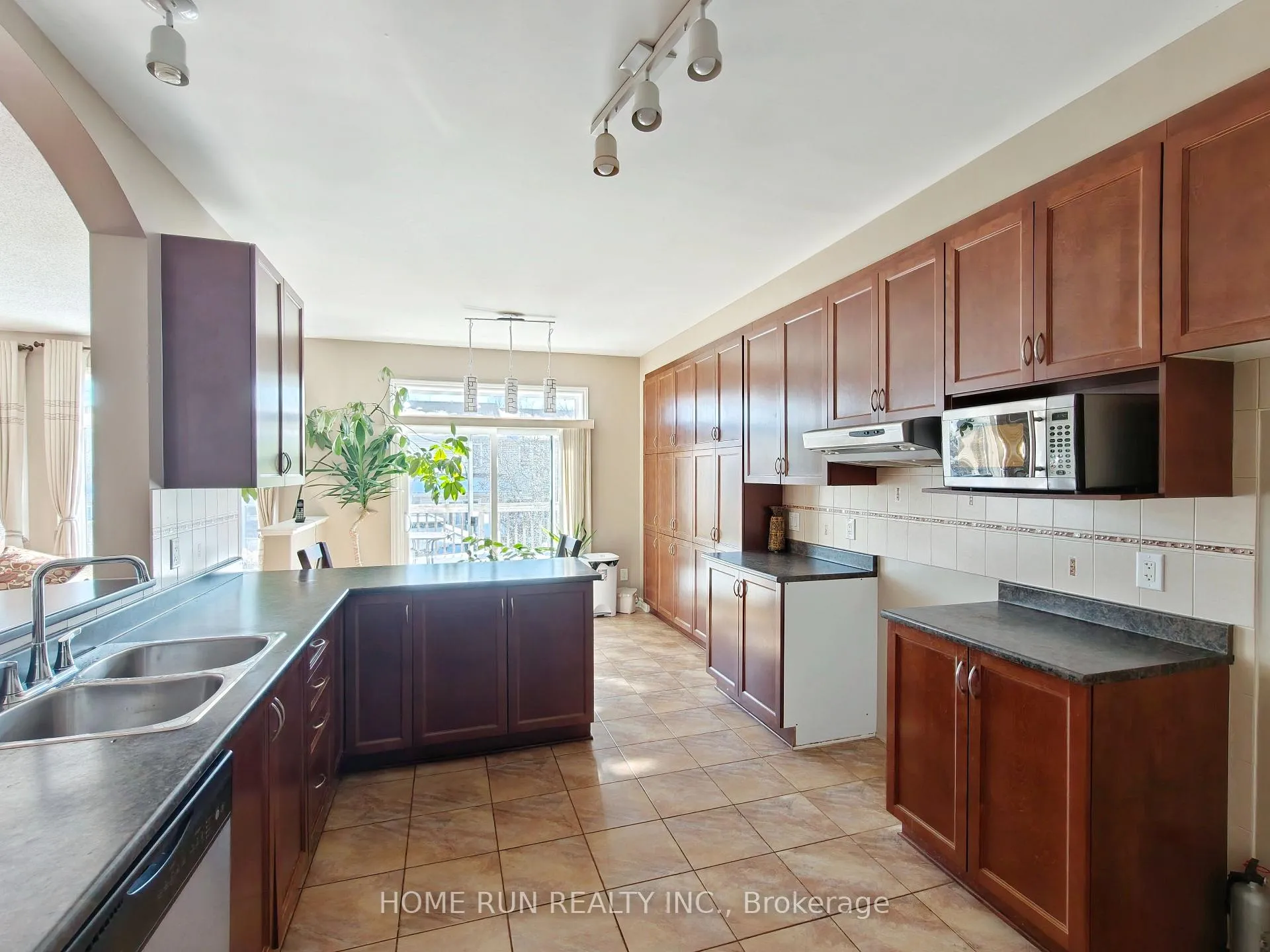 Photo 6 of 75 Polo Lane, Ottawa, Kanata - Emerald Meadows/Trailwest — HOMEH